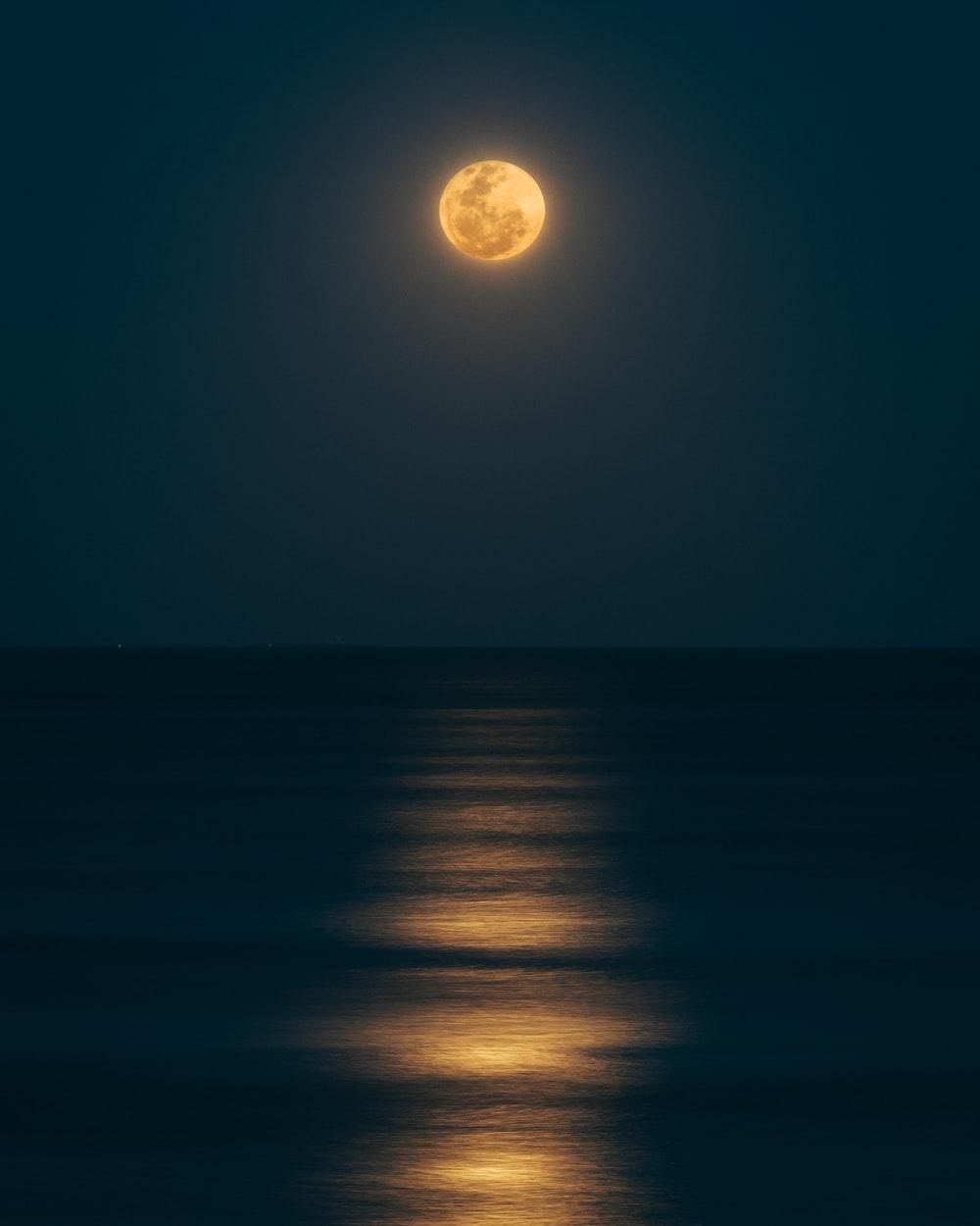 1000x1250 sea under full moon photo