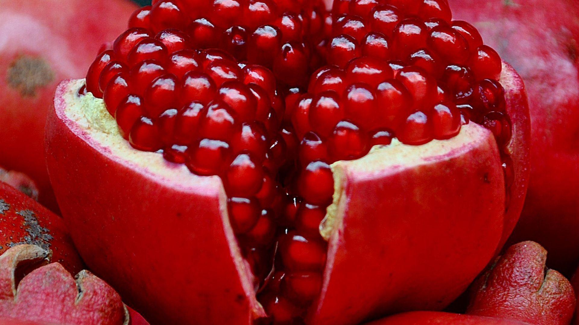 1920x1080 Pomegranate Fruit Slice HD Wallpaper