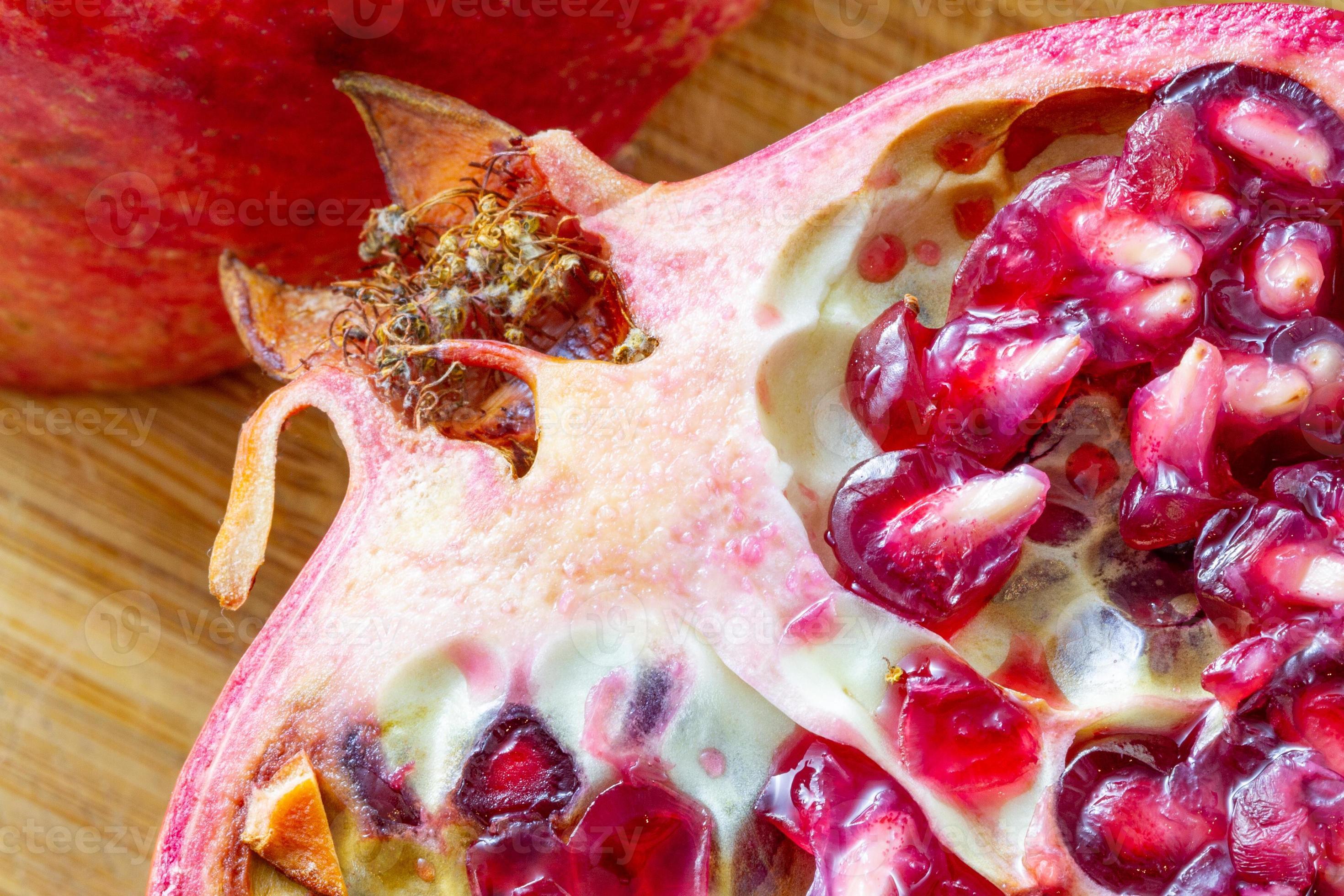 2940x1960 Sliced fresh pomegranate macro capture suitable as backgorund or wallpaper