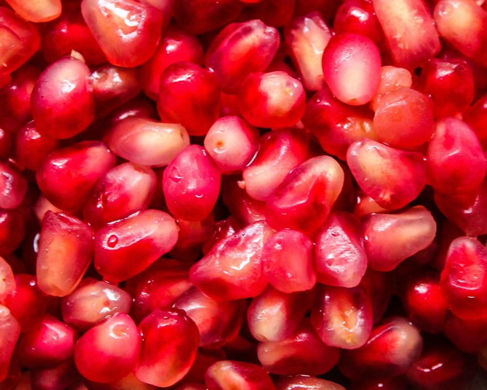 1000x800 red pomegranate seeds photo