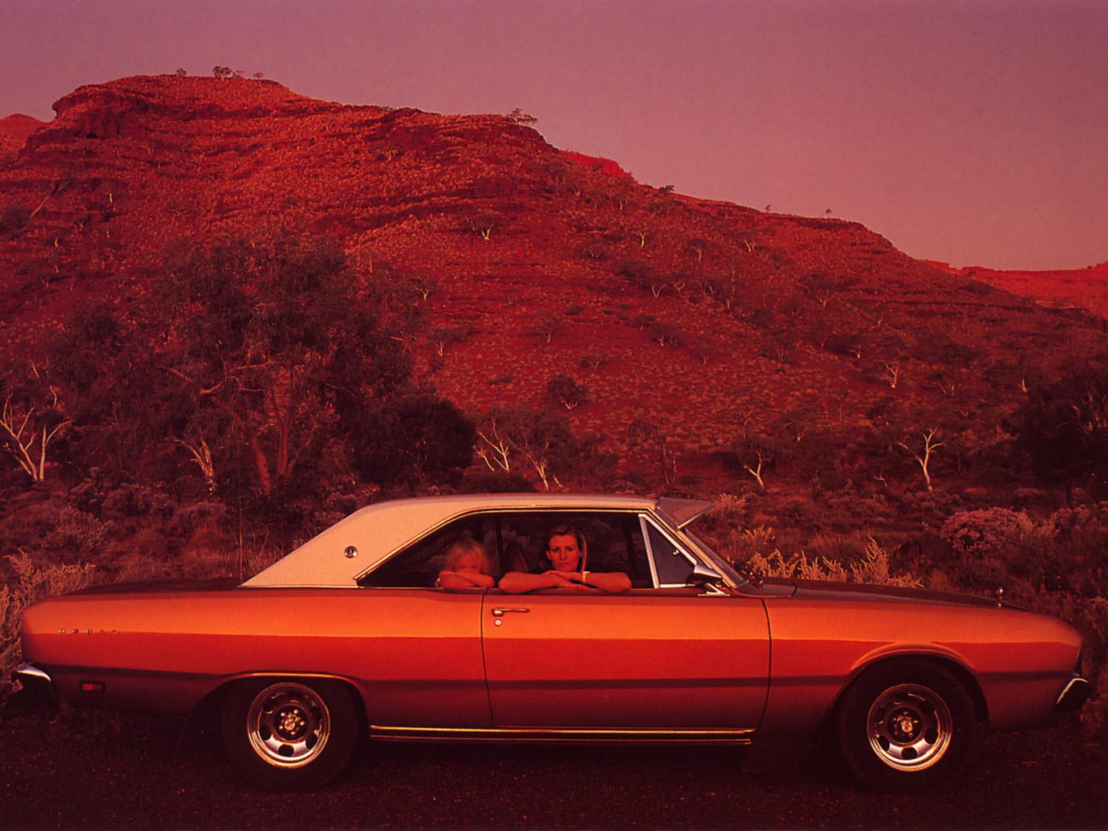 1600x1200 Classic Car In Australian Outback