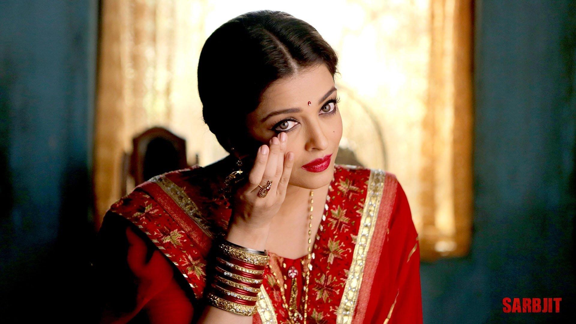 1920x1080 Aishwarya Rai in Elegant Saree HD Wallpaperx1080