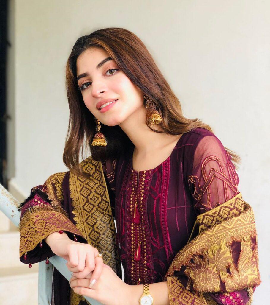 909x1024 Kinza Hashmi: Slaying in a Vibrant attire