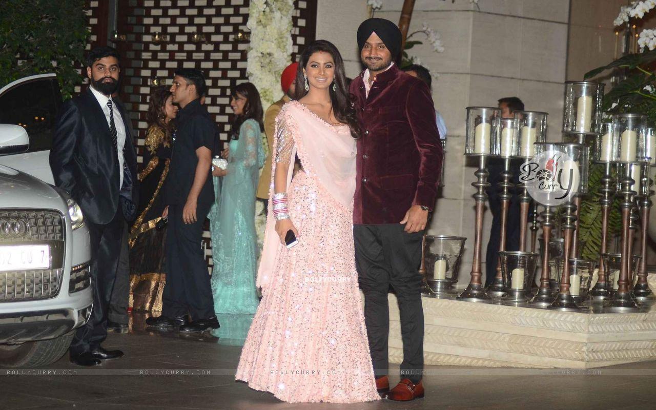 1280x800 Wallpaper Singh with wife Geeta Basra at Mukesh and Nita Ambani's Bash size:1280x800