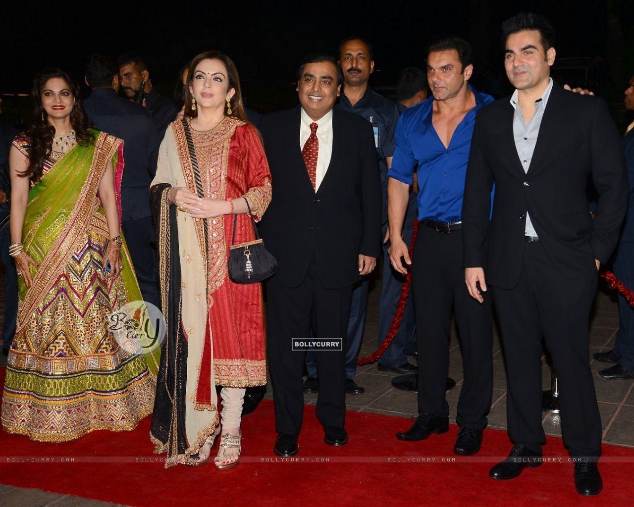 1280x1024 Wallpaper and Nita Ambani pose with Arbaaz and Sohail Khan at Arpita Khan's Wedding Reception size:1280x1024