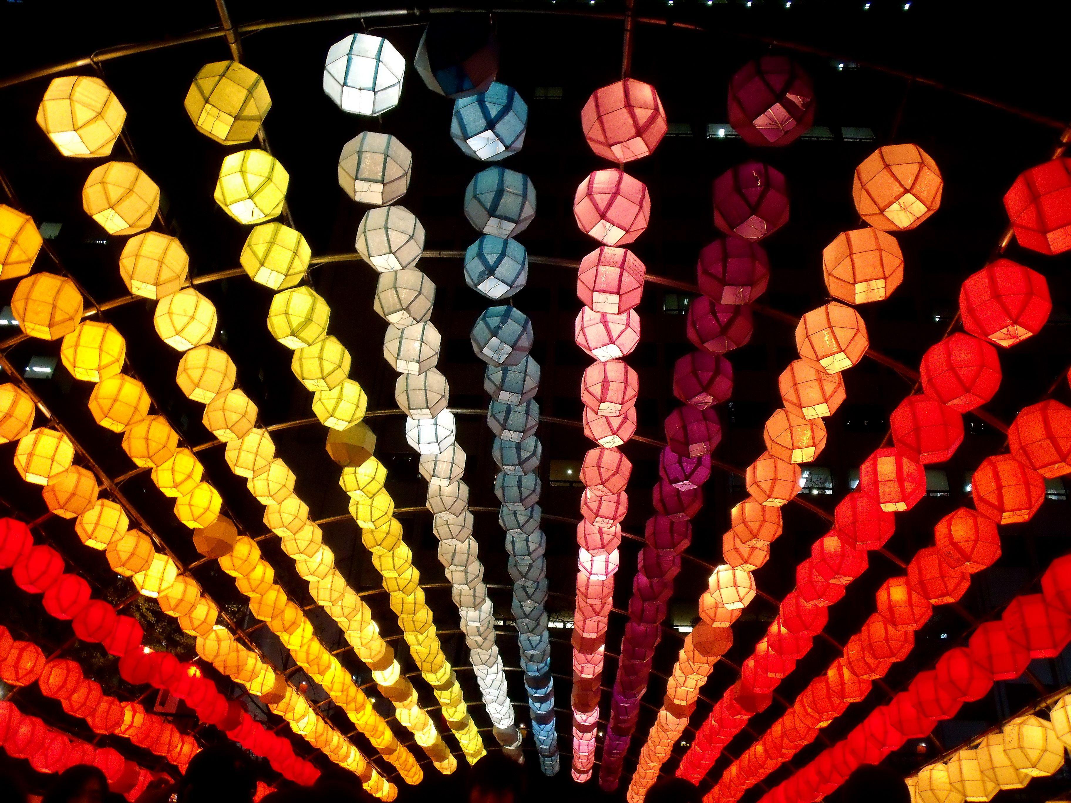 фестиваль фонарей в южной корее. фестиваль фонарей в корее. сеульский фестиваль фонарей. праздник лотосовых фонарей в корее. сеульский фестиваль фонарей.