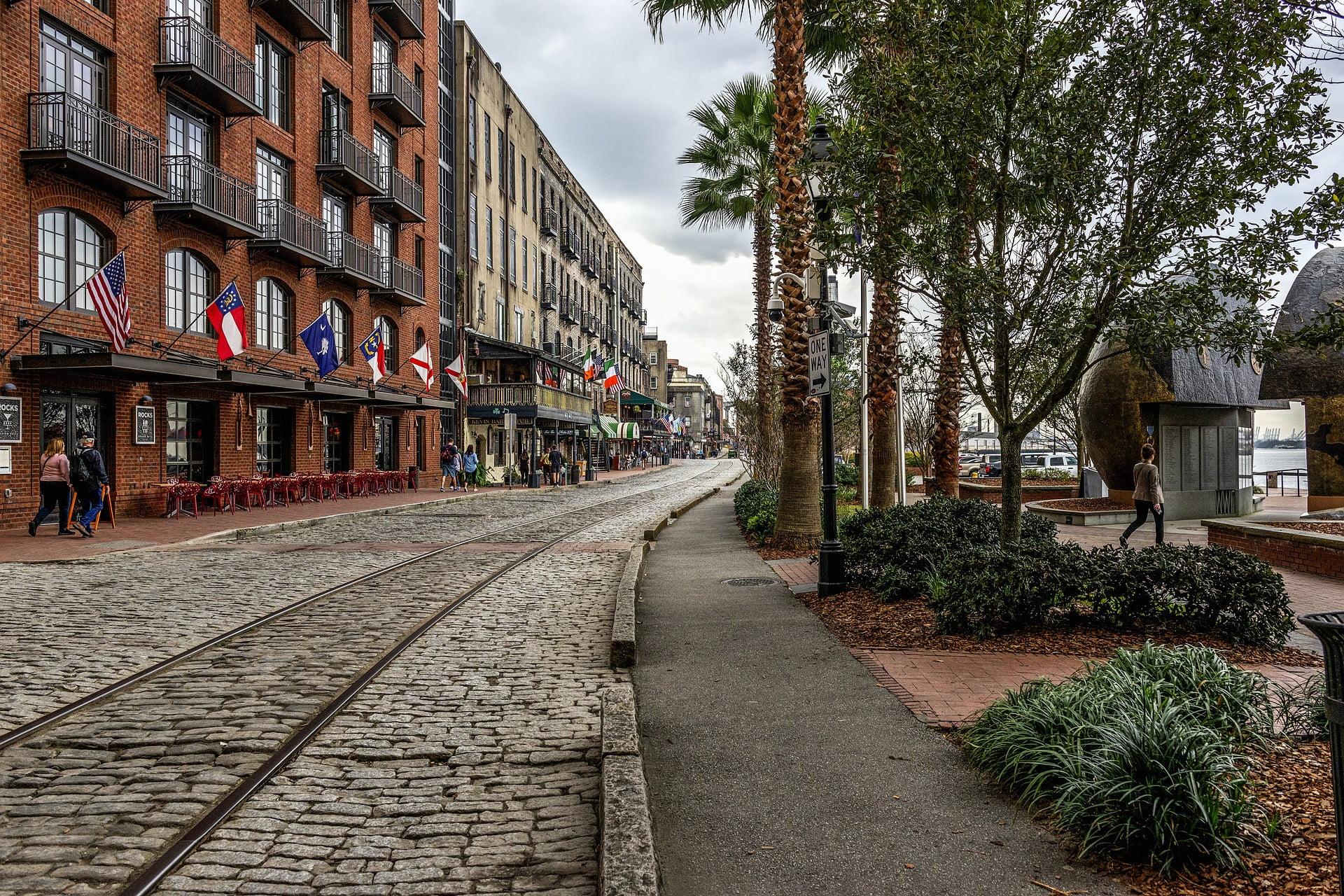 1920x1280 City Guide: Savannah, Georgia