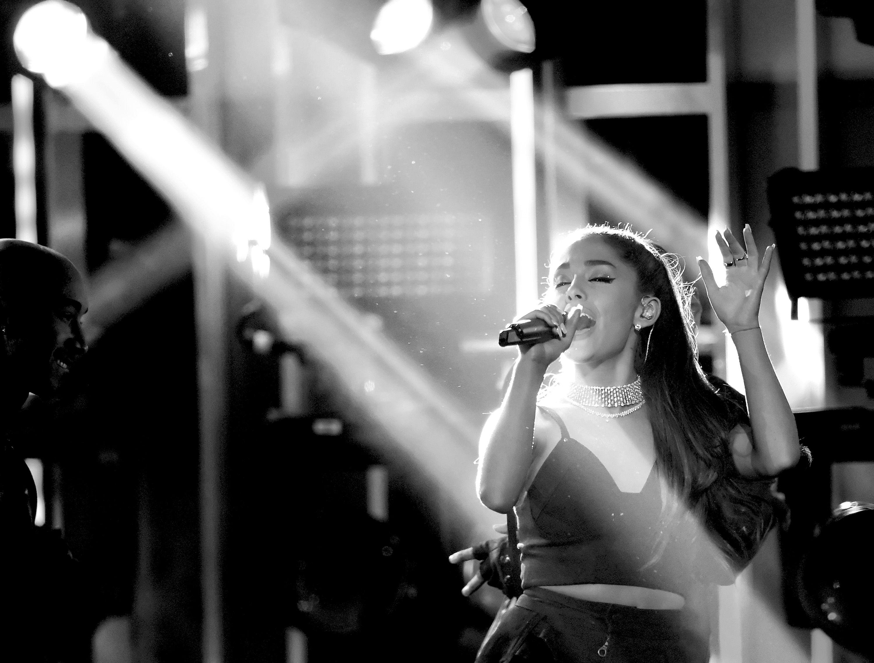 3000x2274 Ariana Grande Life Performance 720P HD 4k Wallpaper