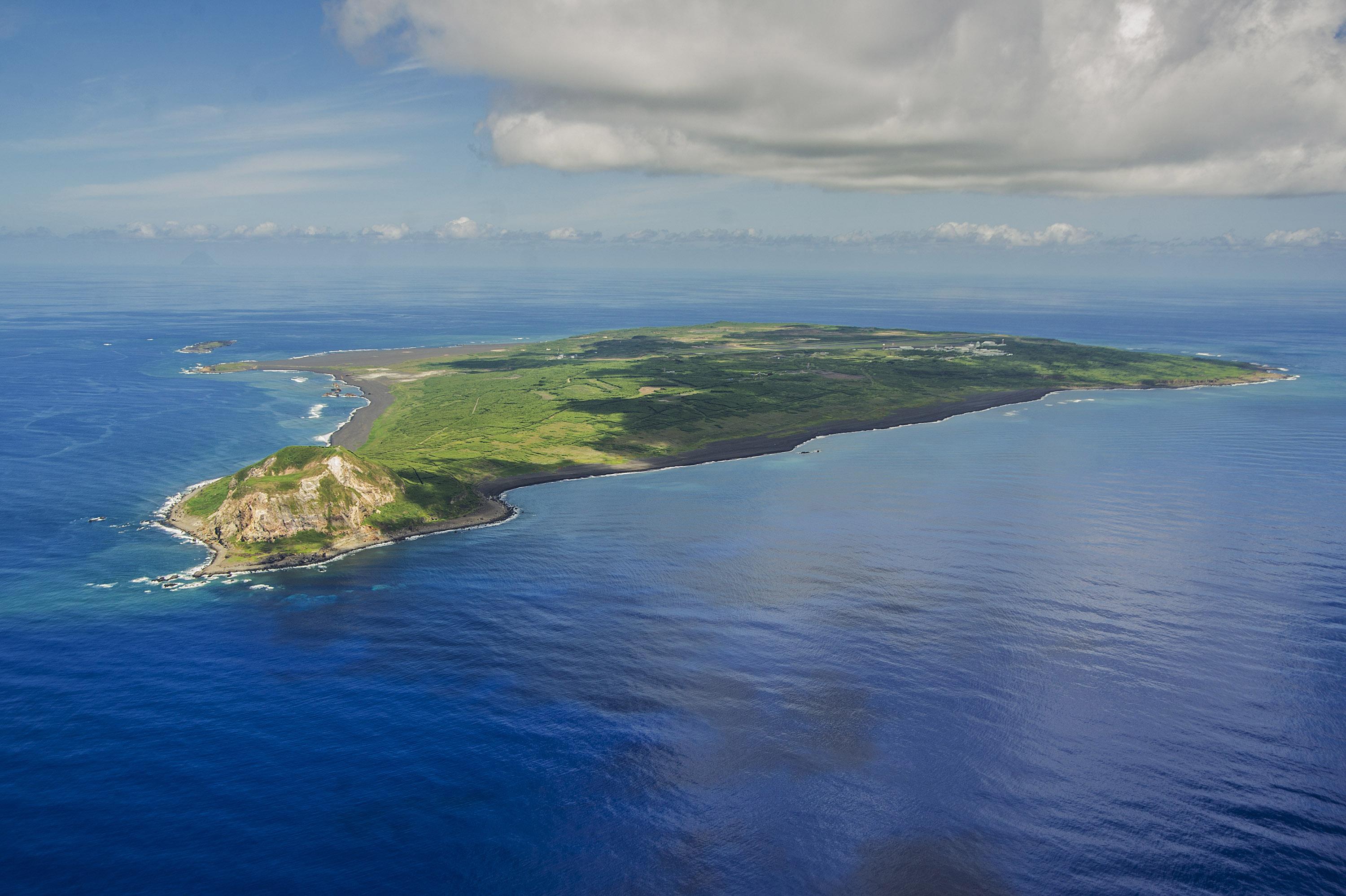 3000x1997 Iwo Jima / Iwo To Is An Island in Tokyo, Japan by Trevor Welsh HD Wallpaper