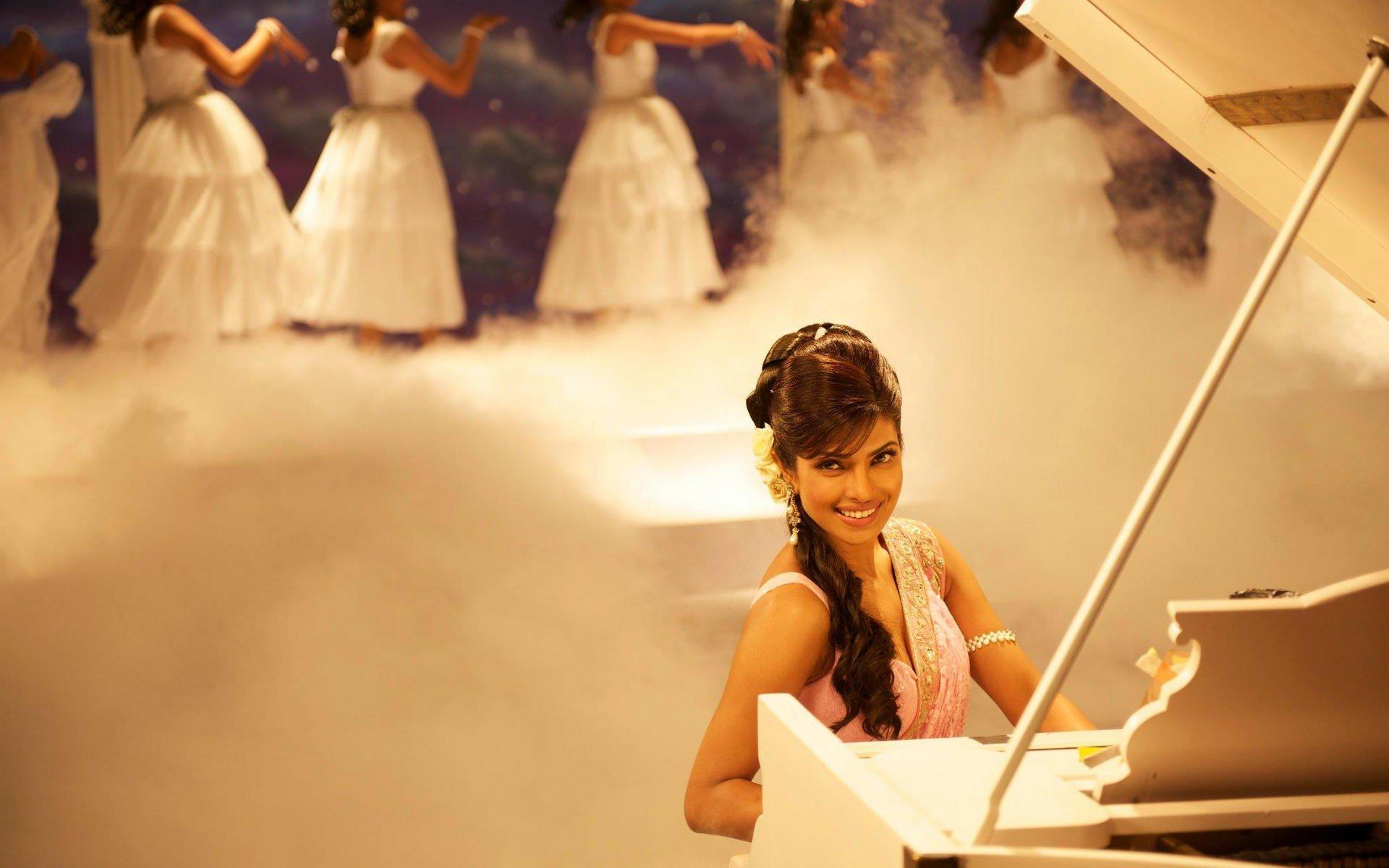 1920x1200 piano, Bollywood, Priyanka, Chopra, Movie, Stills, Teri, Meri, Kahaani Wallpaper HD / Desktop and Mobile Background
