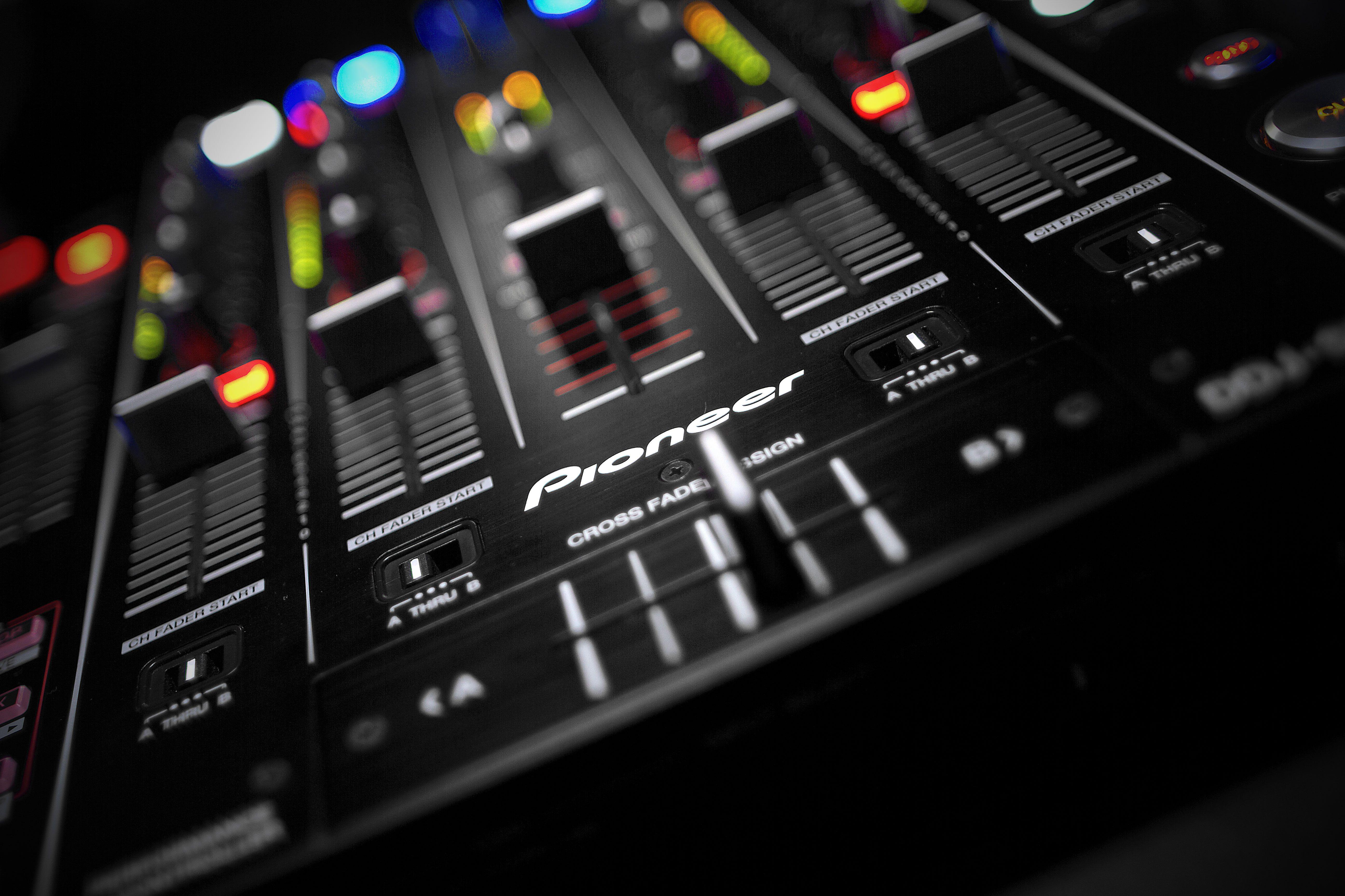5184x3456 Dj Mixer Wallpaper