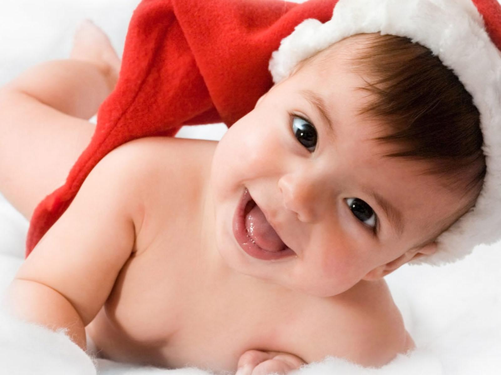 1600x1200 Smiling Cute Babies Wallpaper