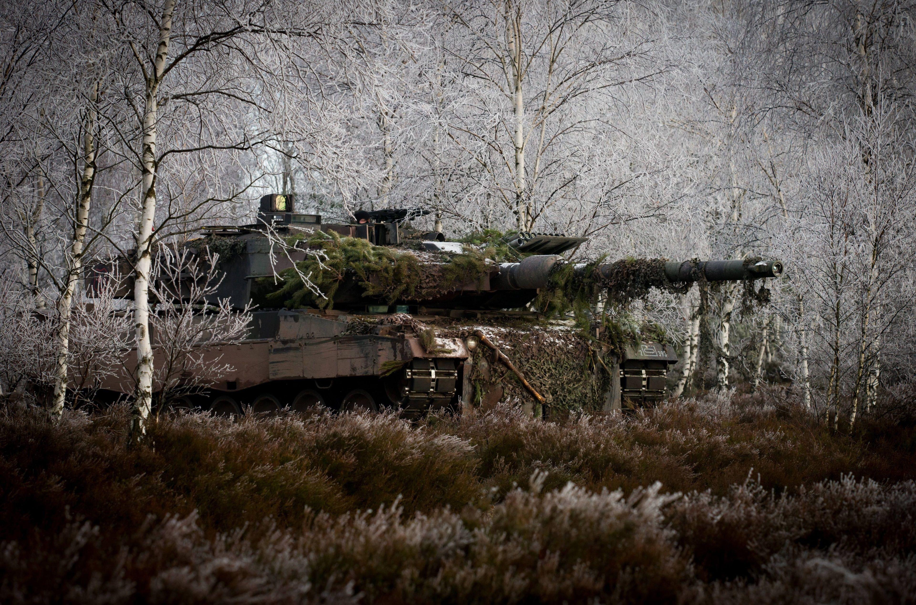 3840x2539 Battle Vehicles Wallpaper