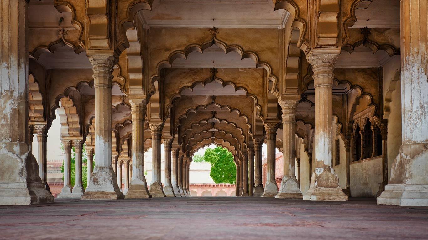 1366x768 Agra Fort in Agra, Uttar Pradesh, India wallpaper