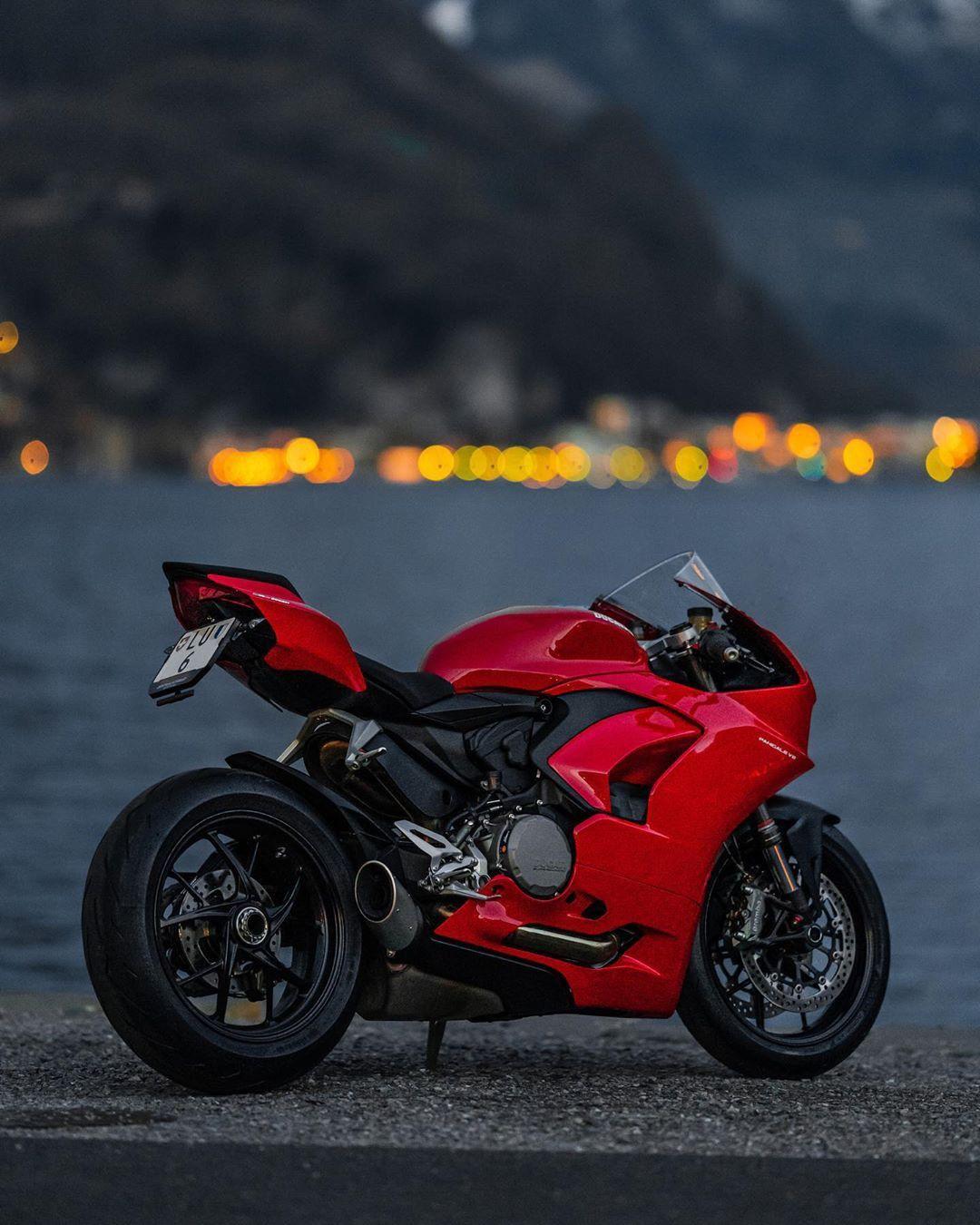 1080x1350 Ducati Panigale V2 Wallpaper