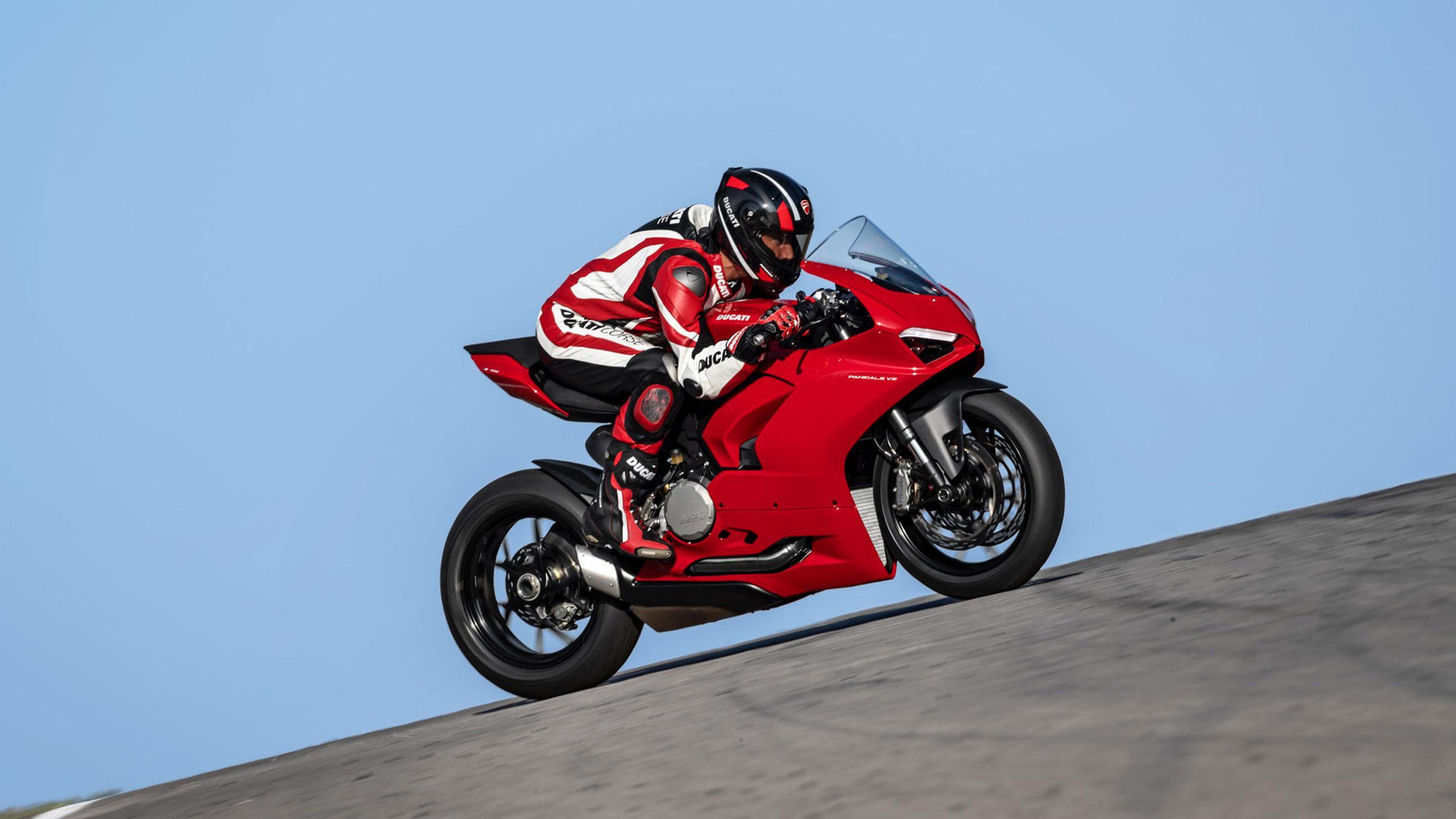 2560x1440 New Ducati Sports Panigale V2 Motorcycles