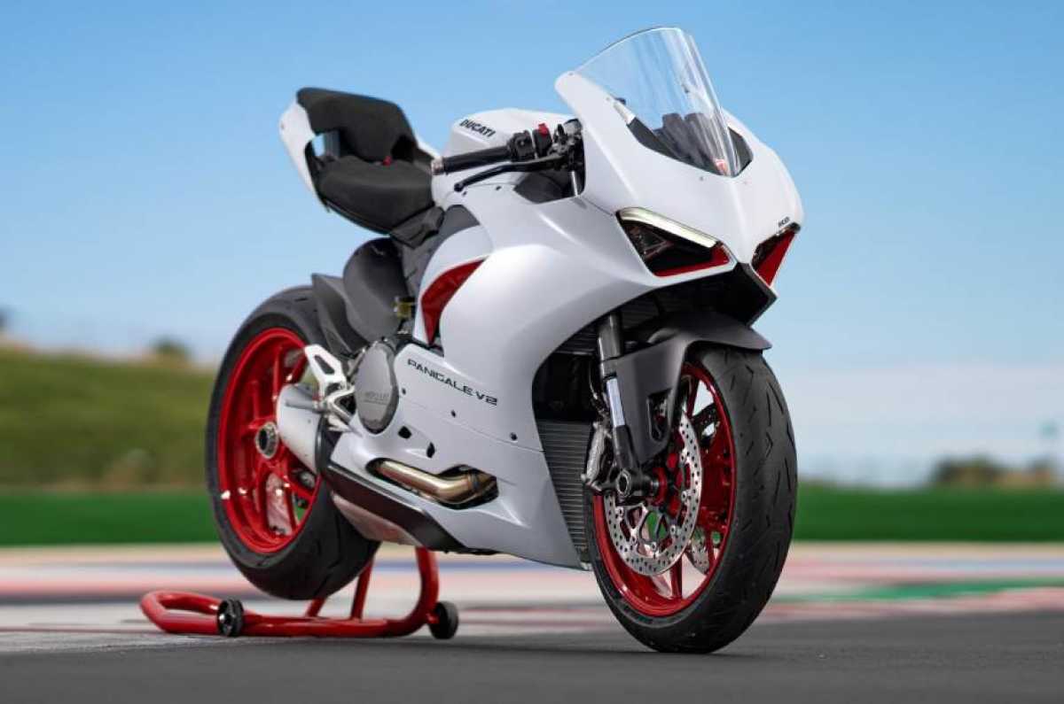1200x795 Have a look at this white Rosso livery shaded Ducati Panigale V2
