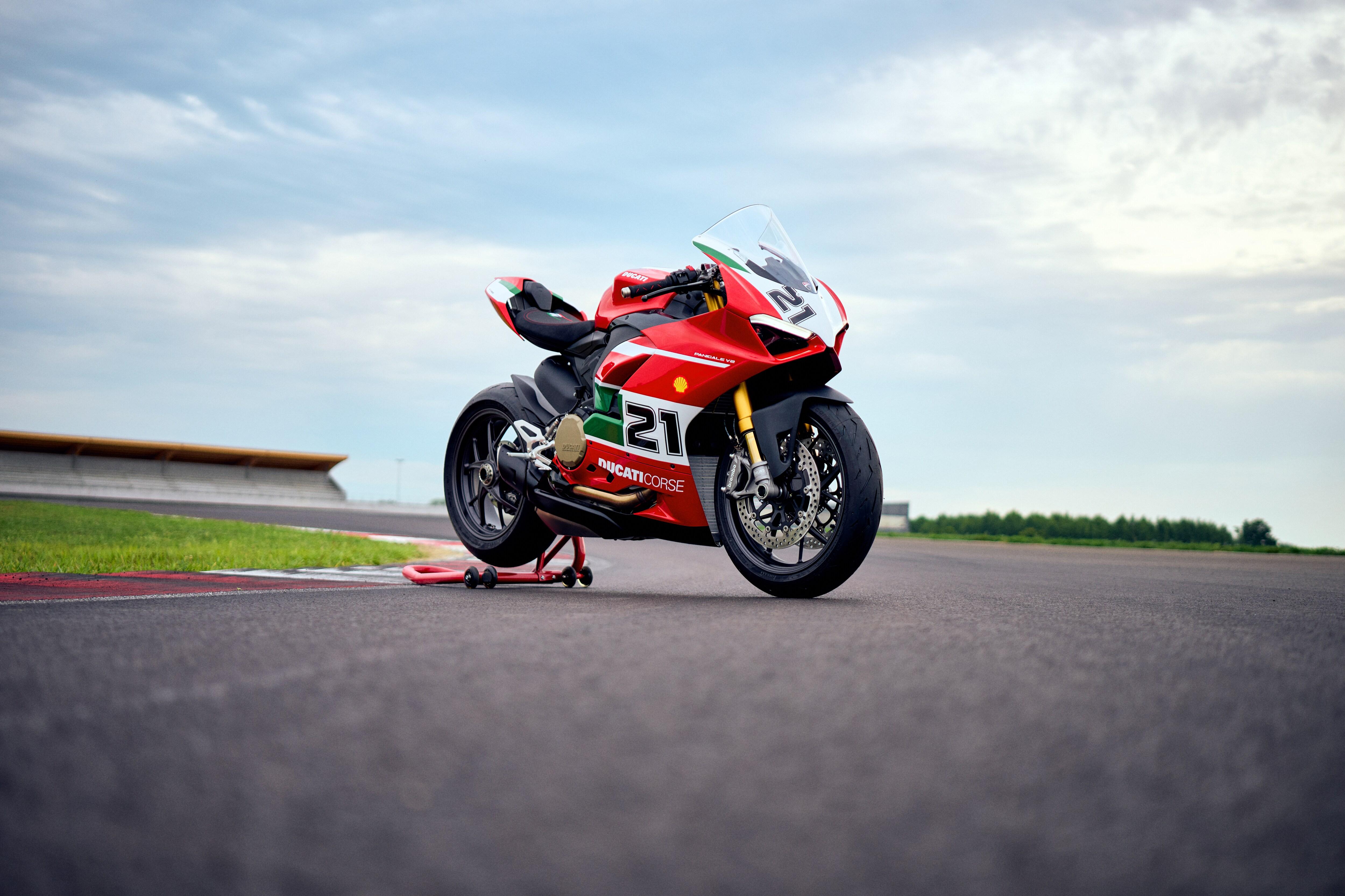 5000x3333 In Pics: Meet the super exclusive Ducati Panigale V2 Troy Bayliss edition