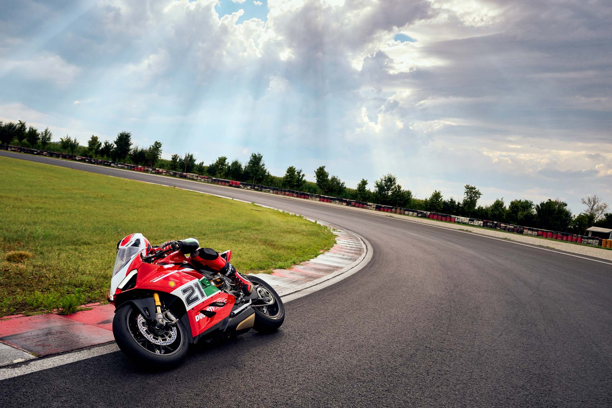 2022x1348 Ducati Panigale V2 Bayliss Guide • Total Motorcycle