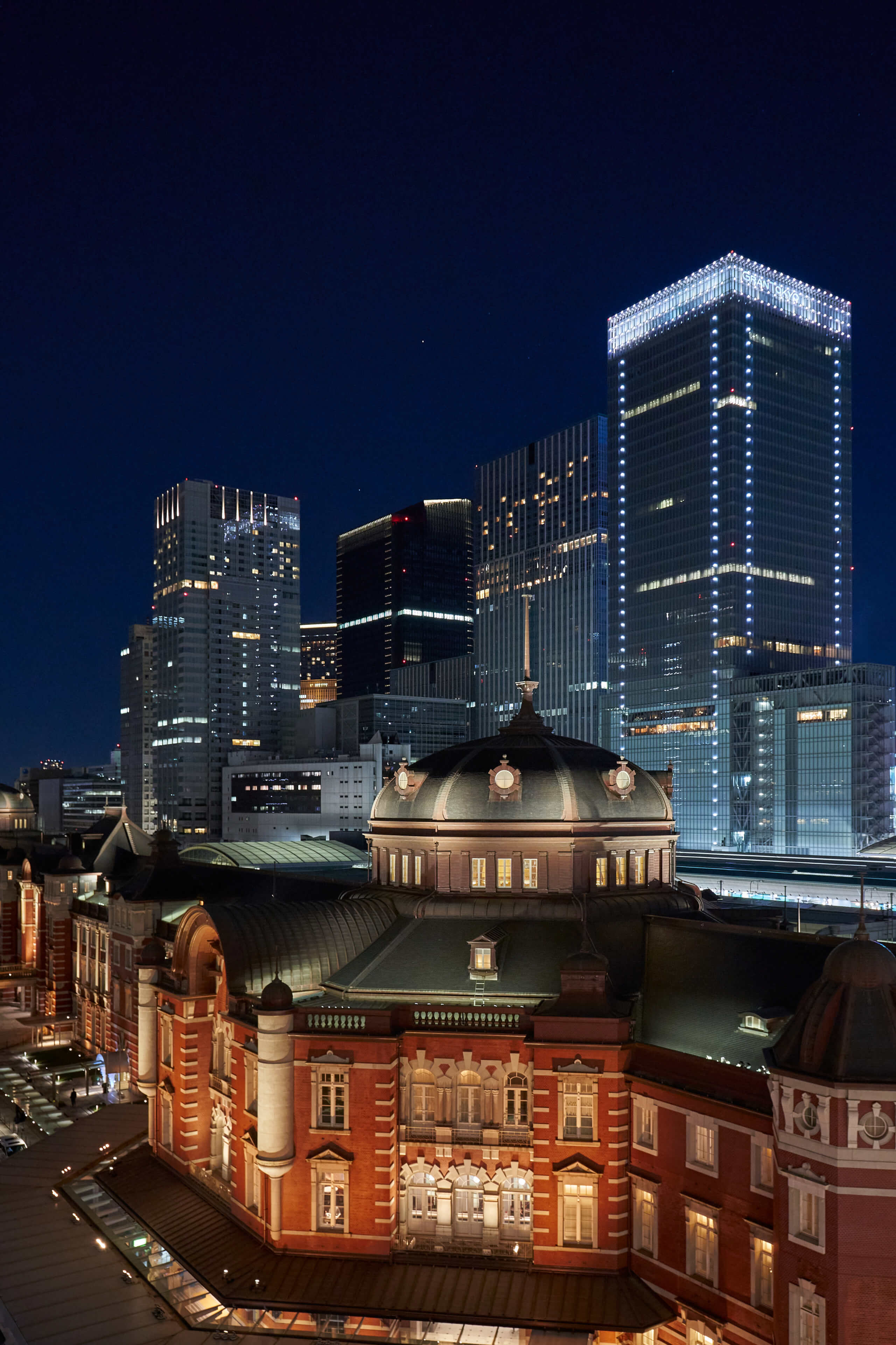 2560x3840 Tokyo Station