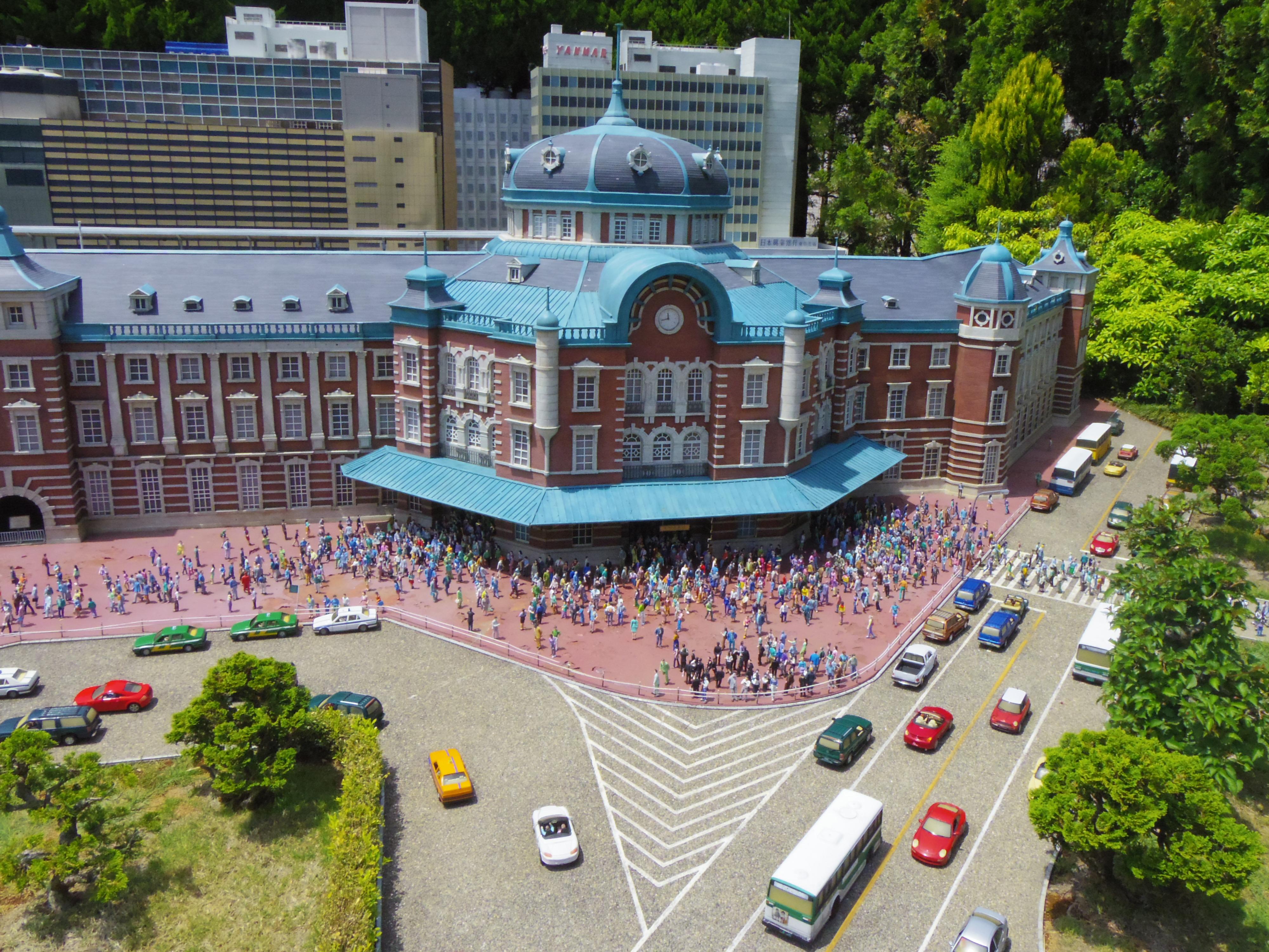 4000x3000 Tokyo Station Marunouchi Building in Tobu World Square 20140510