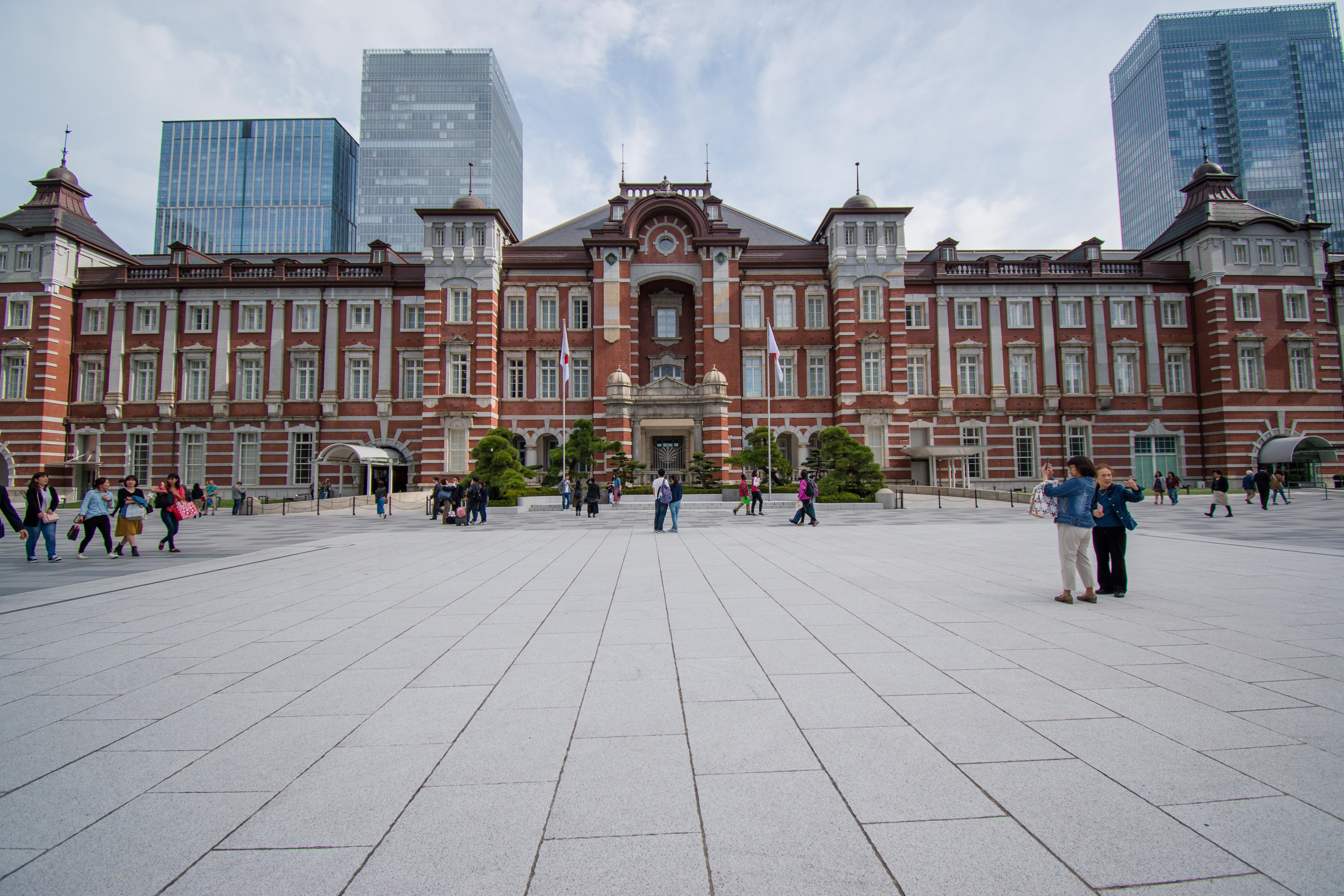 5863x3909 Tokyo station