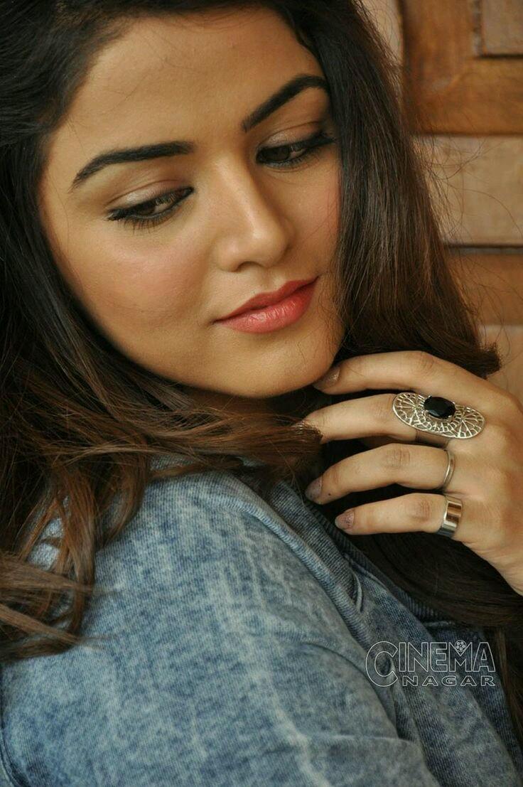 736x1107 Gorgeous Wamiqa Gabbi HD Wallpaper