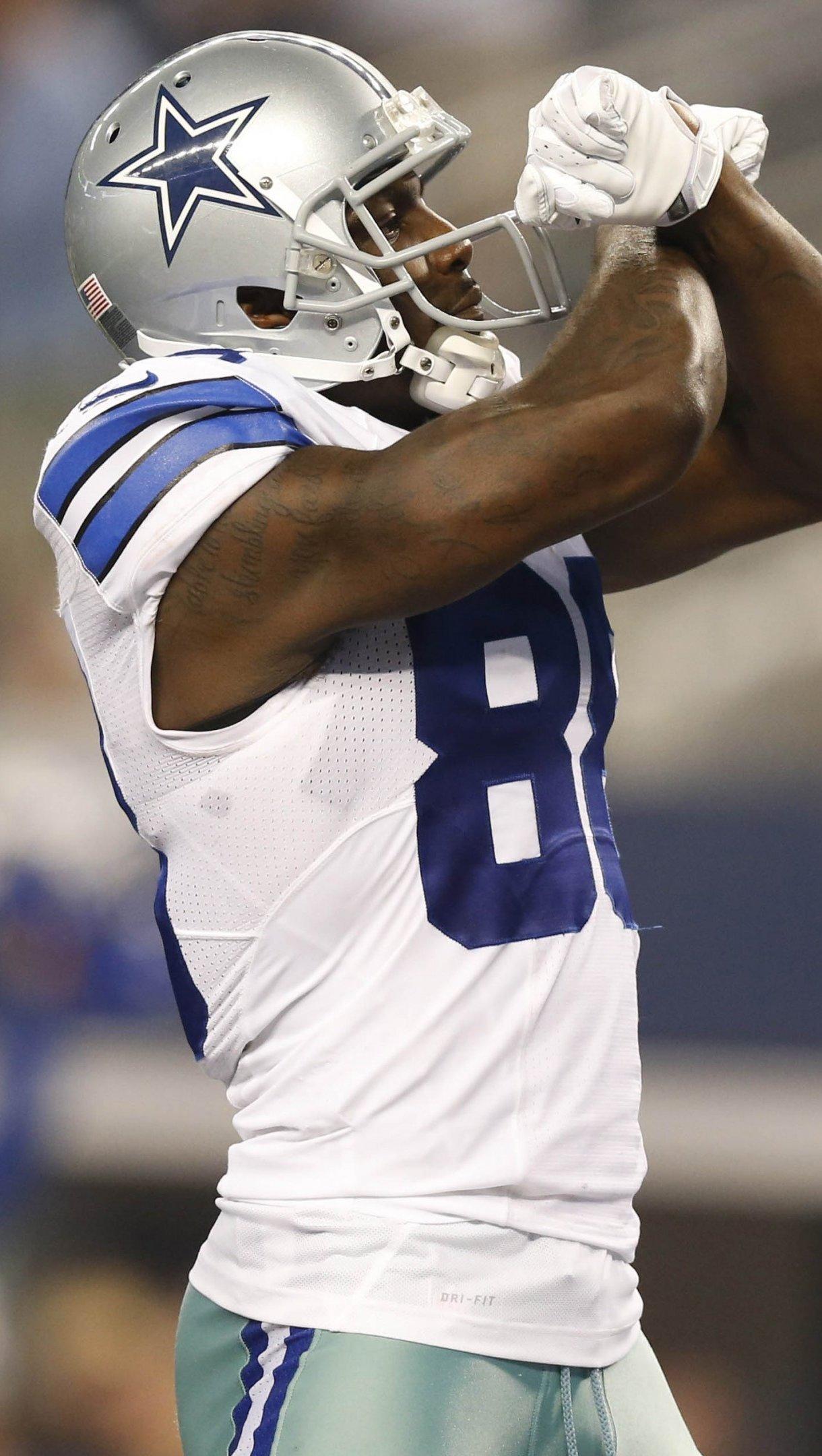 1220x2160 Player Dez Bryant of the Dallas Cowboys Wallpaper 4k Ultra HD