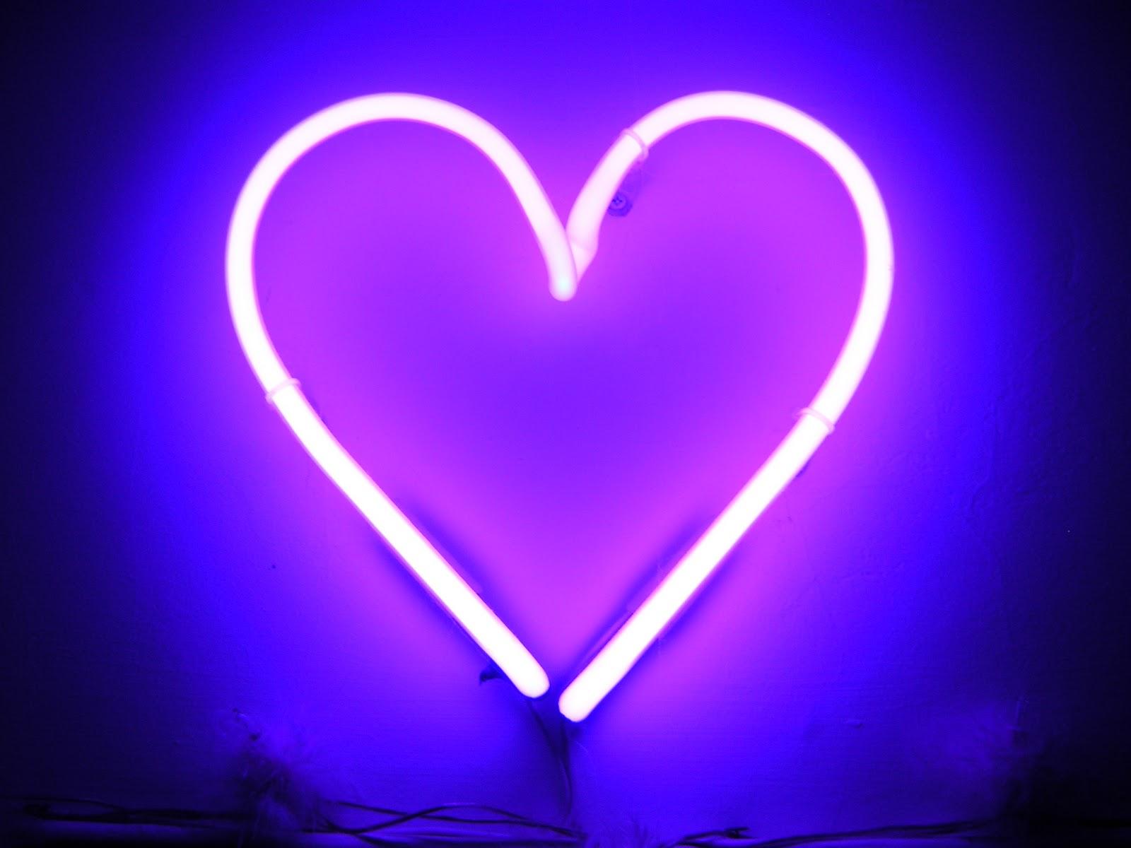 1600x1200 Purple Heart Aesthetic Wallpaper