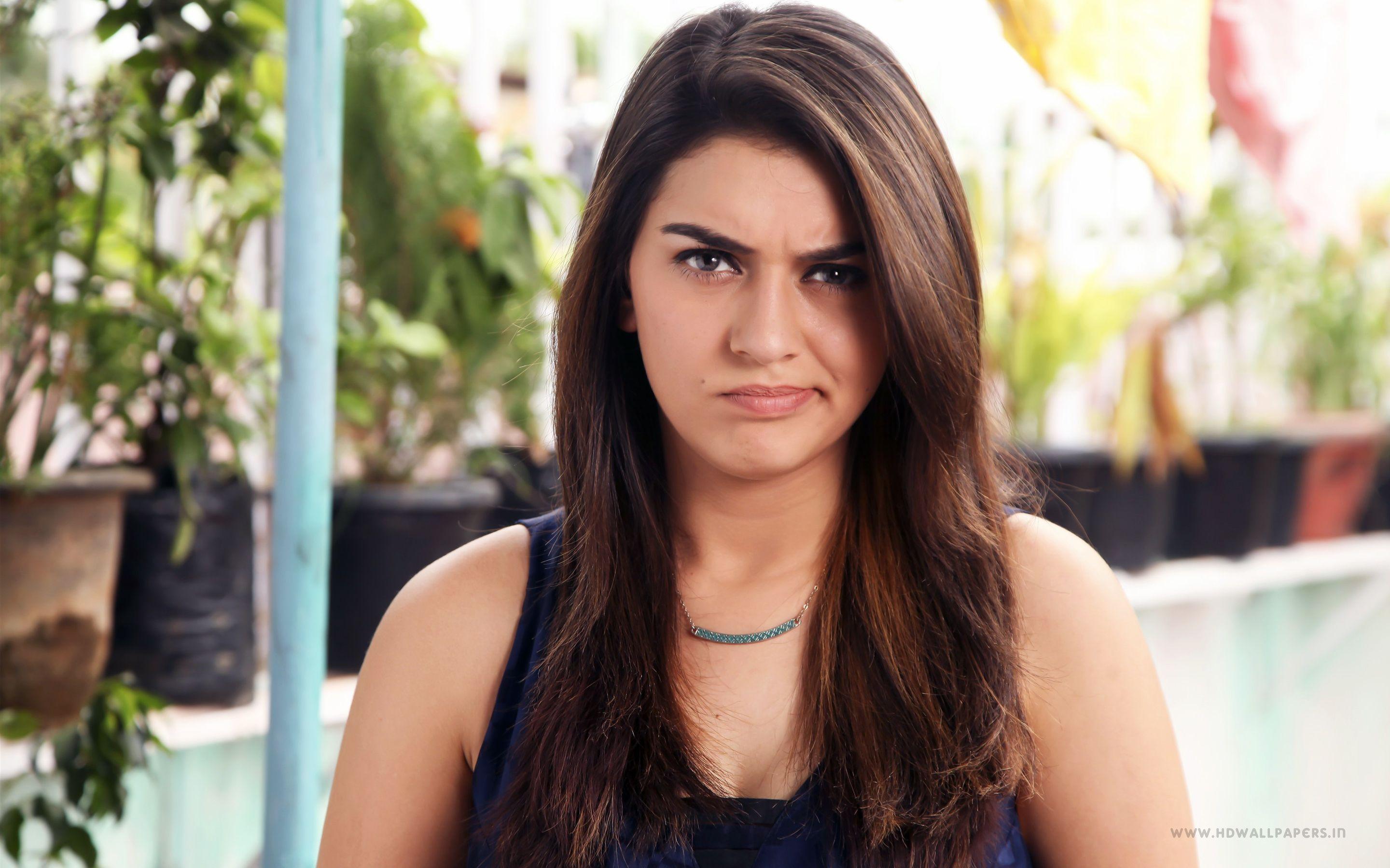 2880x1800 Hansika Motwani HD Wallpaper