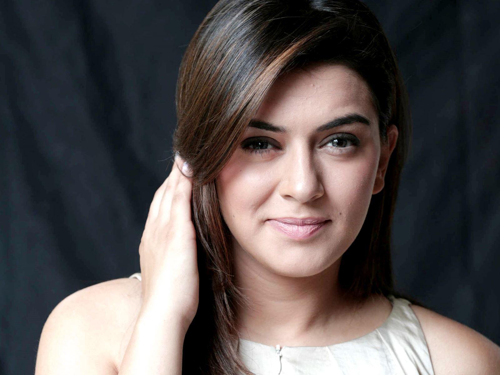 1600x1200 Hansika Motwani Wallpaper 16 X 1200