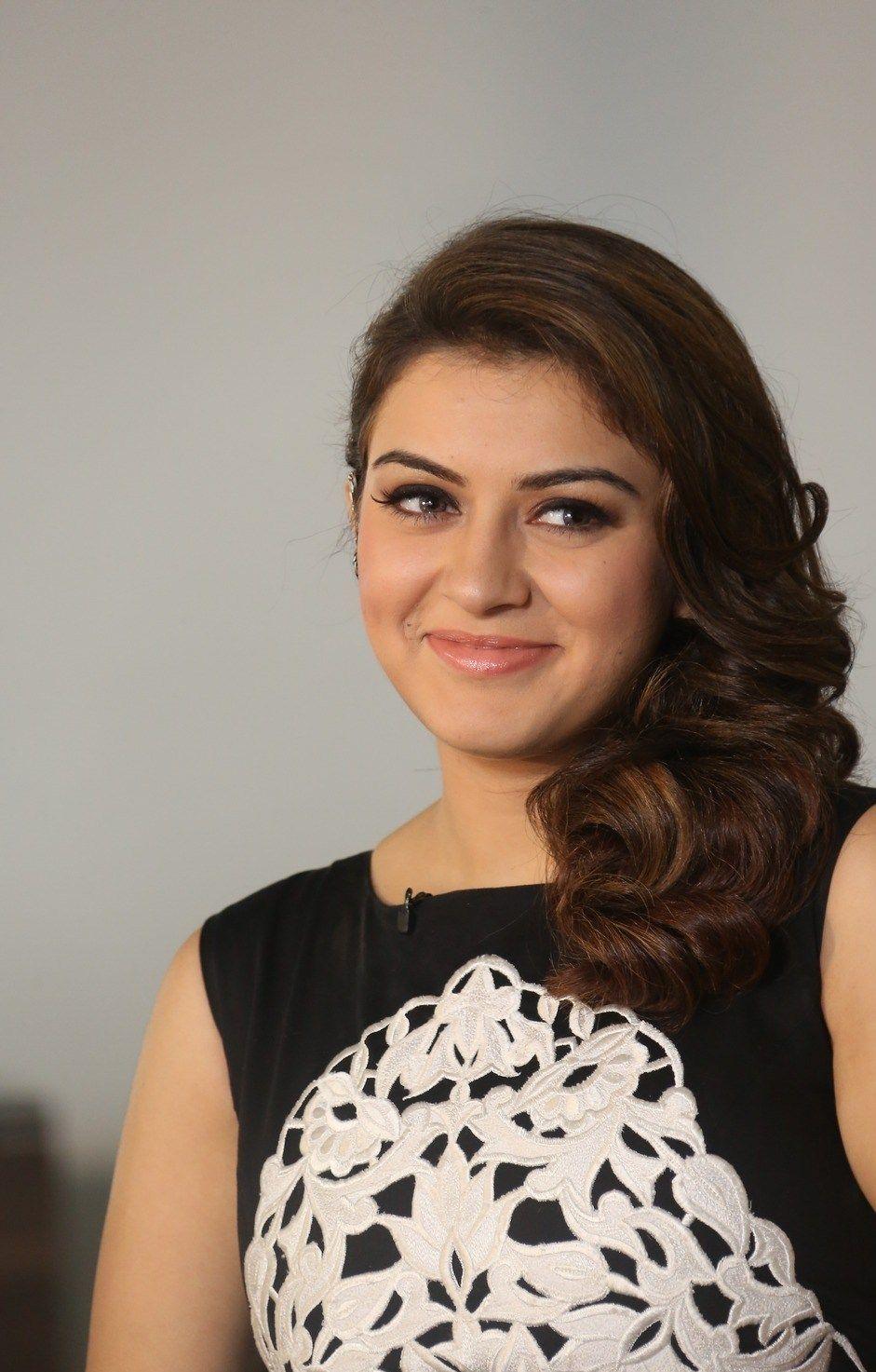 941x1473 Hansika Wallpaper Download. (59++ Wallpaper)