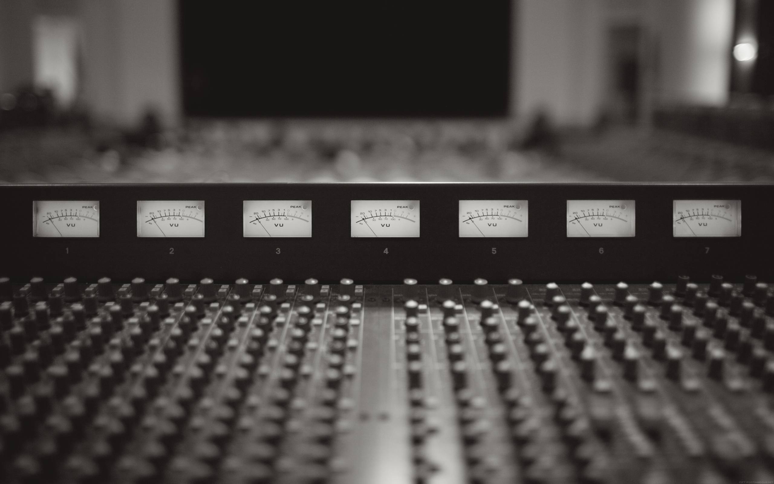 2560x1600 Studio Mixer Wallpaper