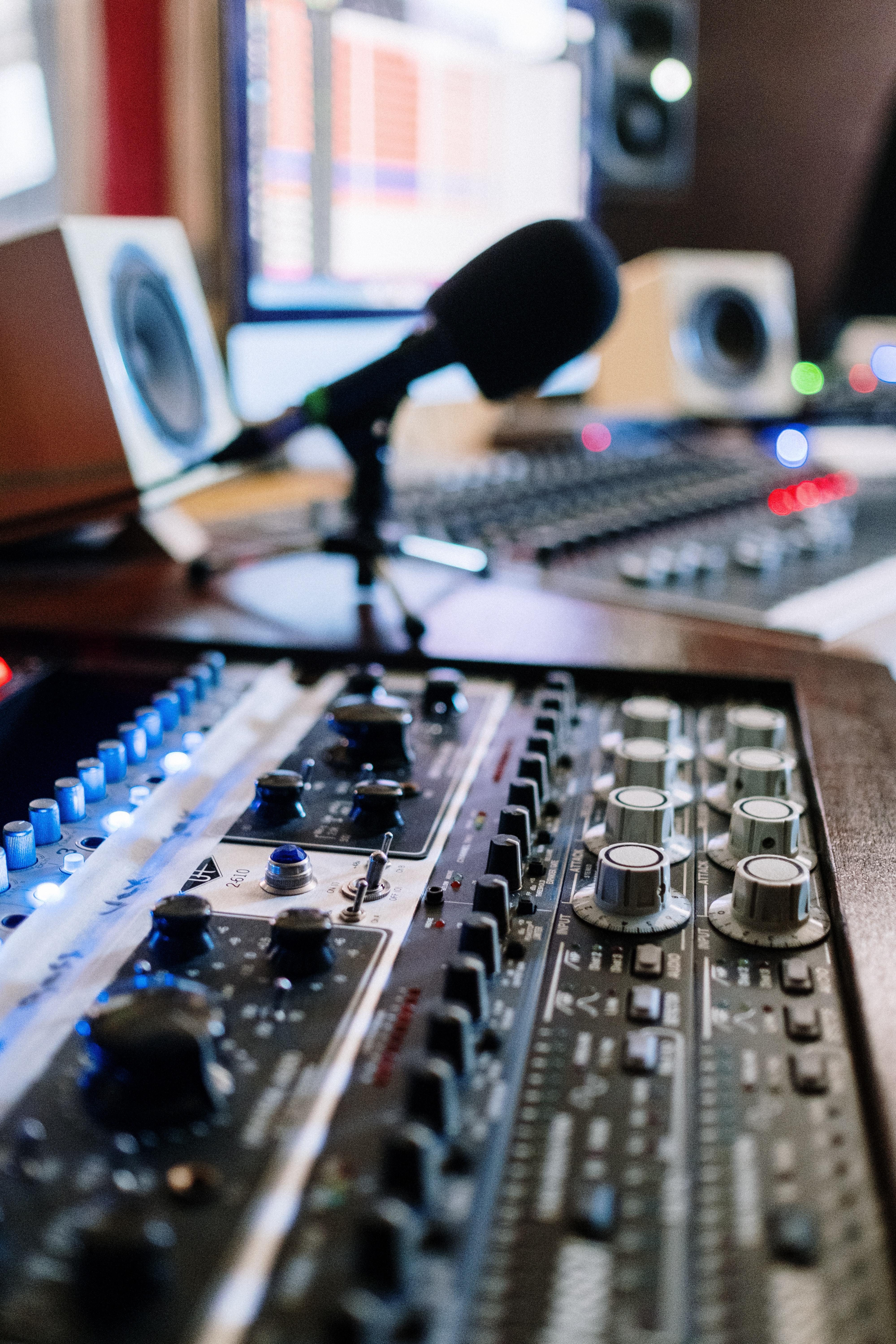3998x5997 Best Mixing Console Photo · 100% Free Downloads