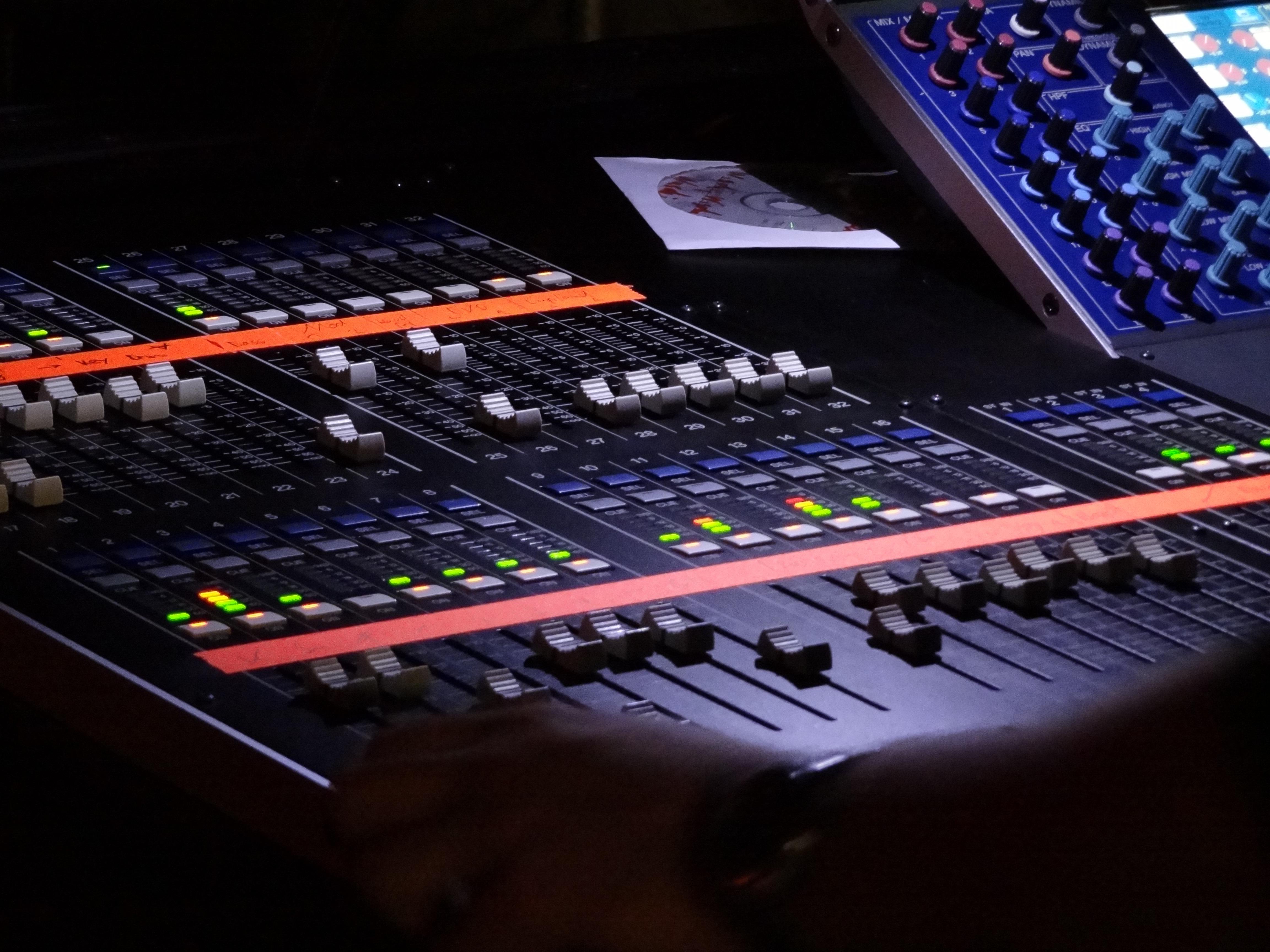 4608x3456 Audio Mixer Wallpaper