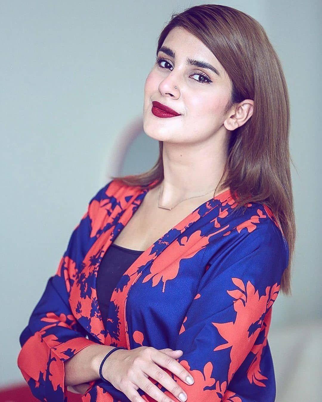 1080x1350 Kubra Khan Wallpaper