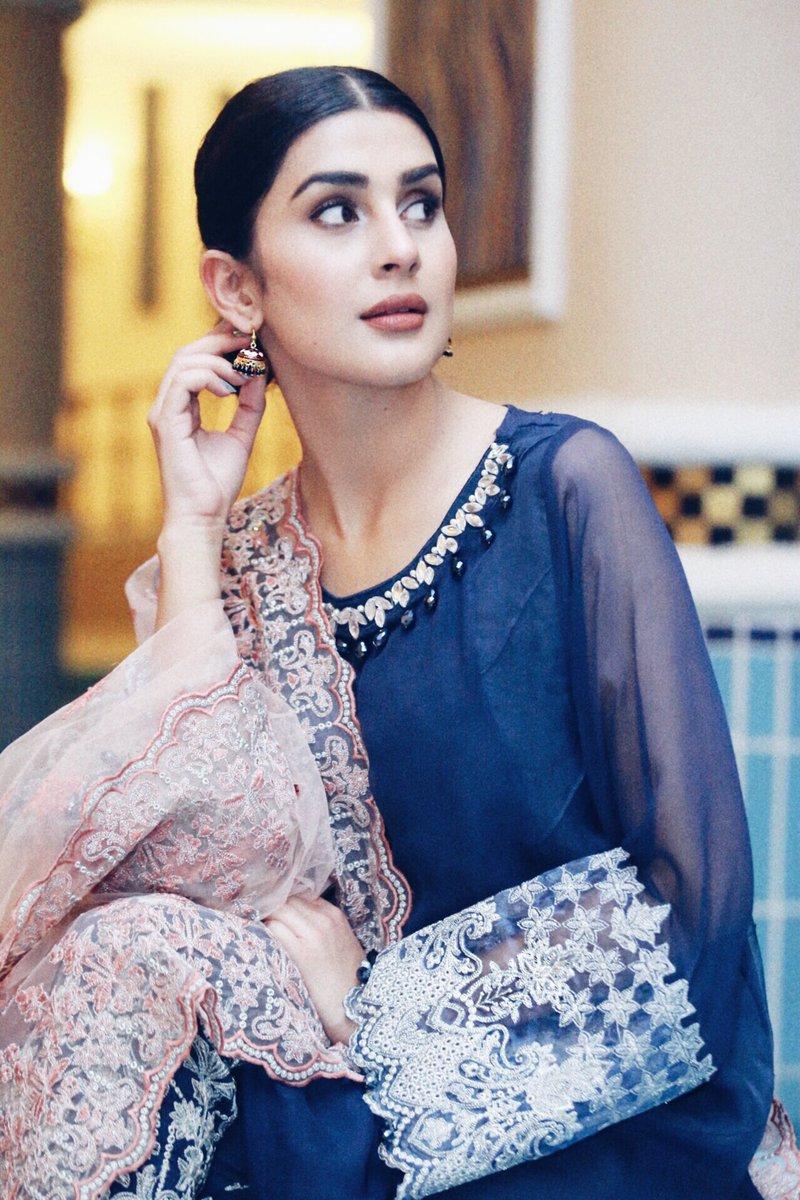 800x1200 Kubra Khan Wallpaper HD for Android