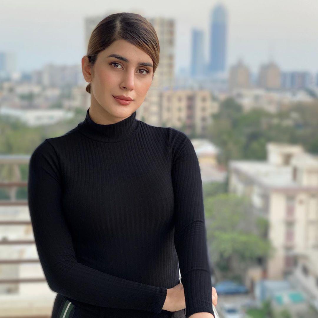 1080x1078 Kubra khan beautiful Pakistani actress photo