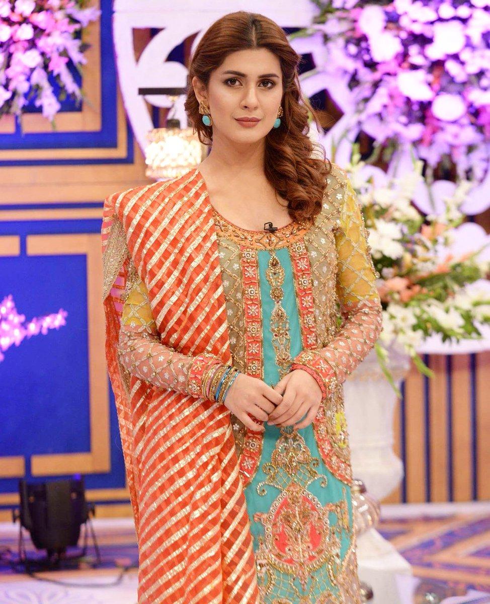 974x1200 Pakistani Actress Kubra Khan Biography & Picture