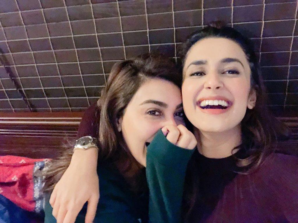 1024x768 Most Mesmerizing Picture of Kubra Khan on Internet