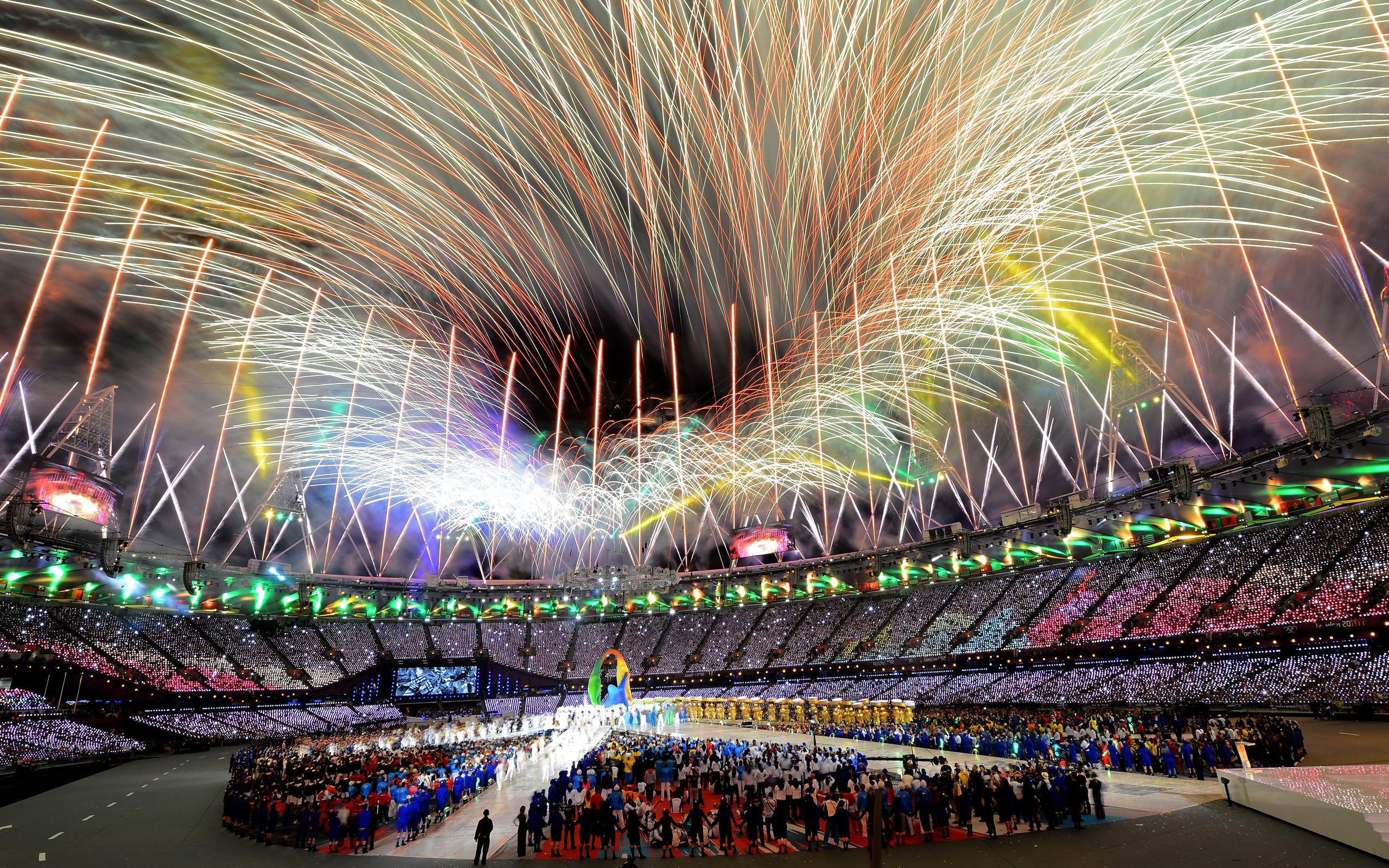 2560x1600 Fireworks London Olympics Stadium Wallpaper:2560x1600