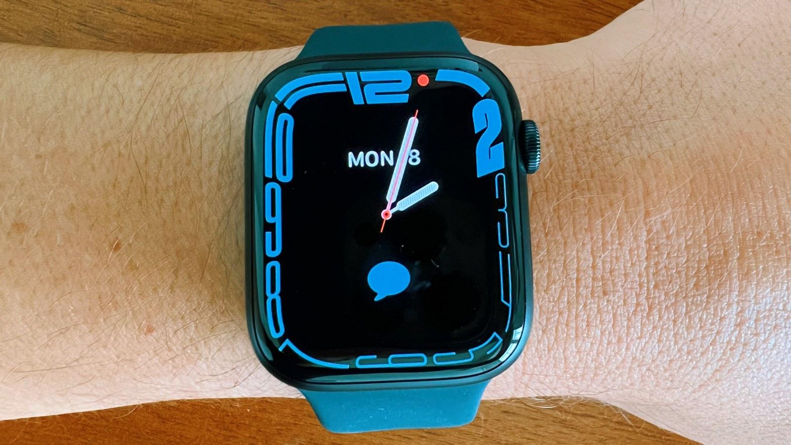 1600x900 Apple Watch Series 7 Review: Is Bigger Really Better?