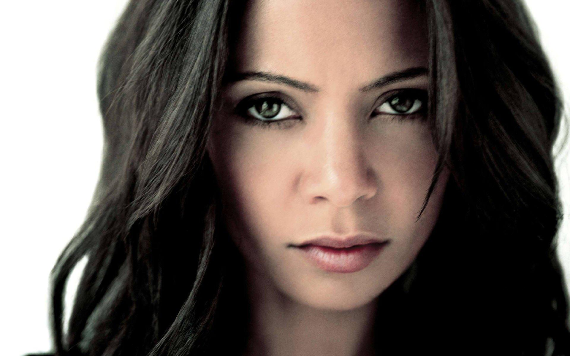 1920x1200 Thandie Newton HD wallpaper