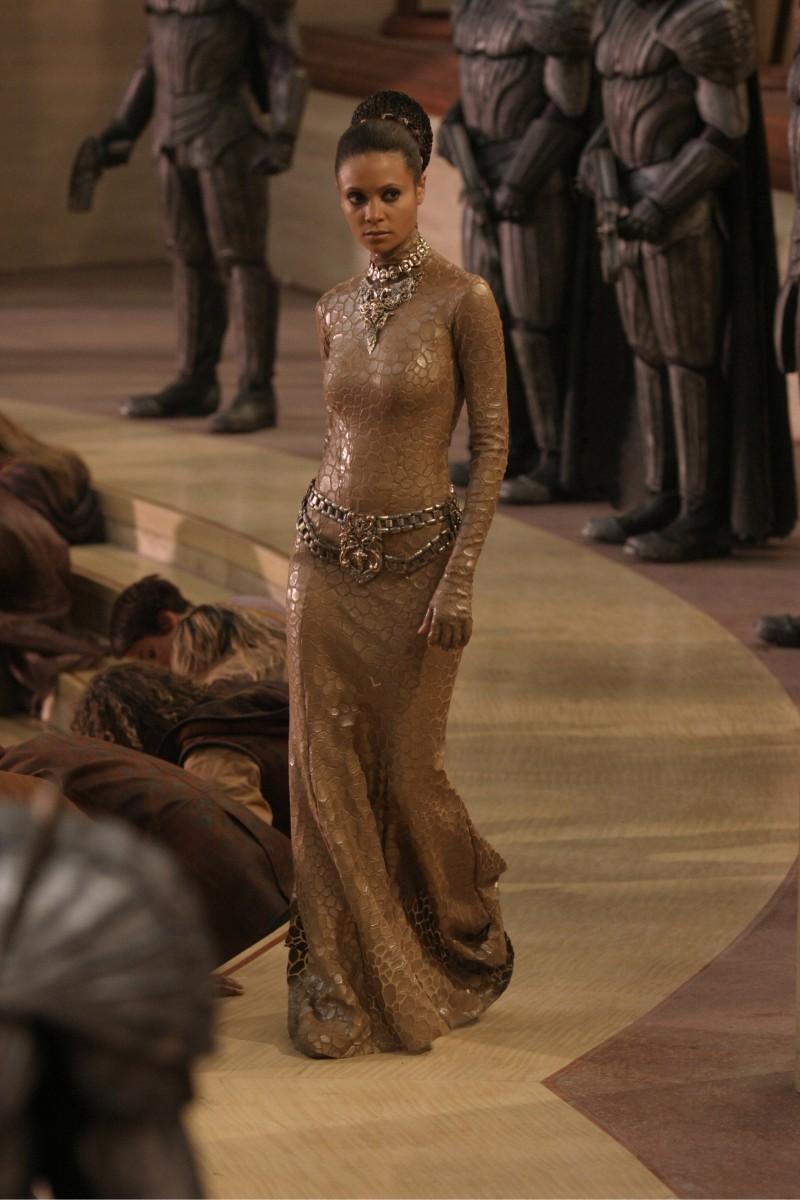 800x1200 Thandie Newton wallpaper