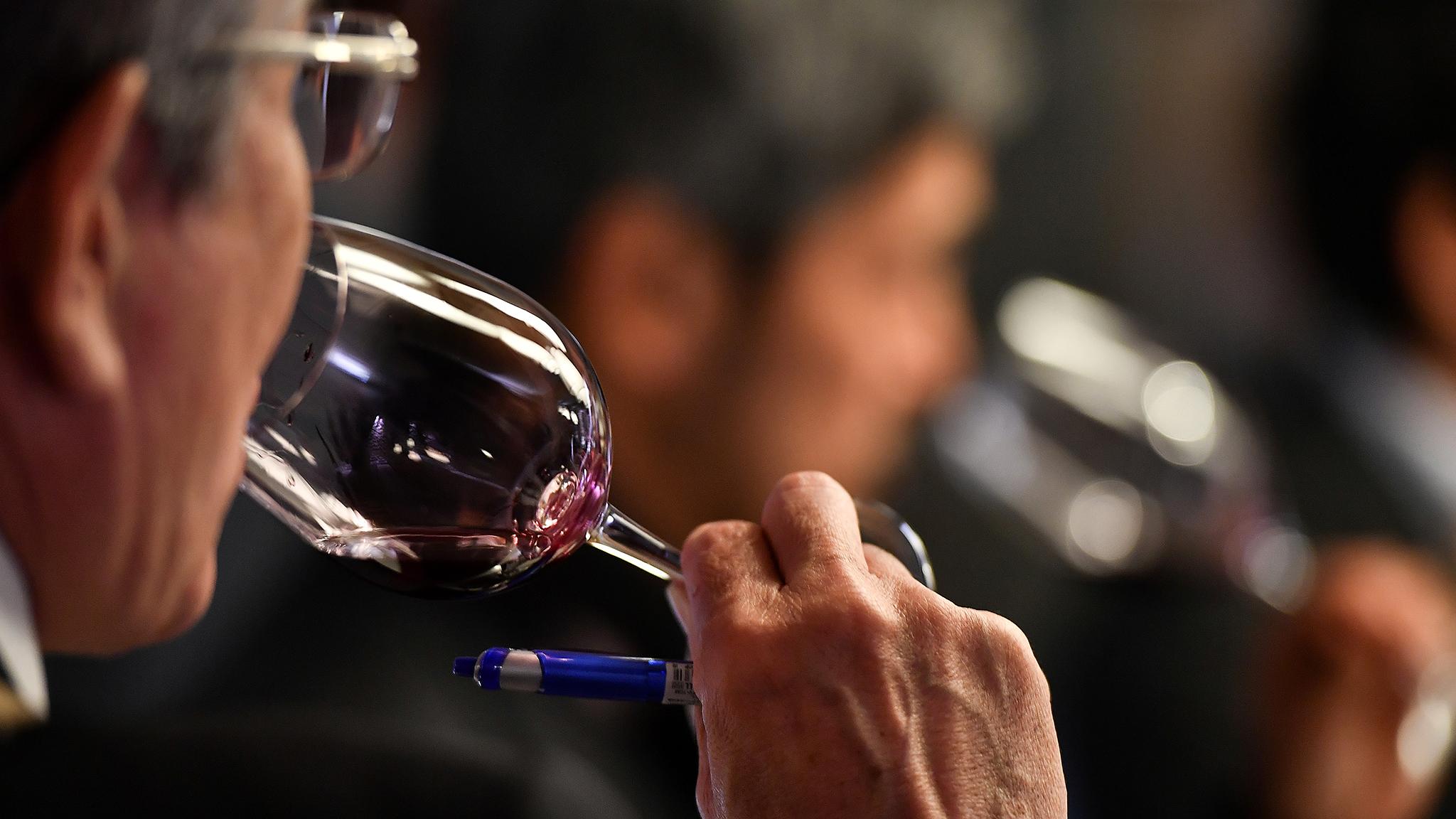 2048x1152 Bordeaux wine: the 2017 vintage and the 'curse of the sevens'
