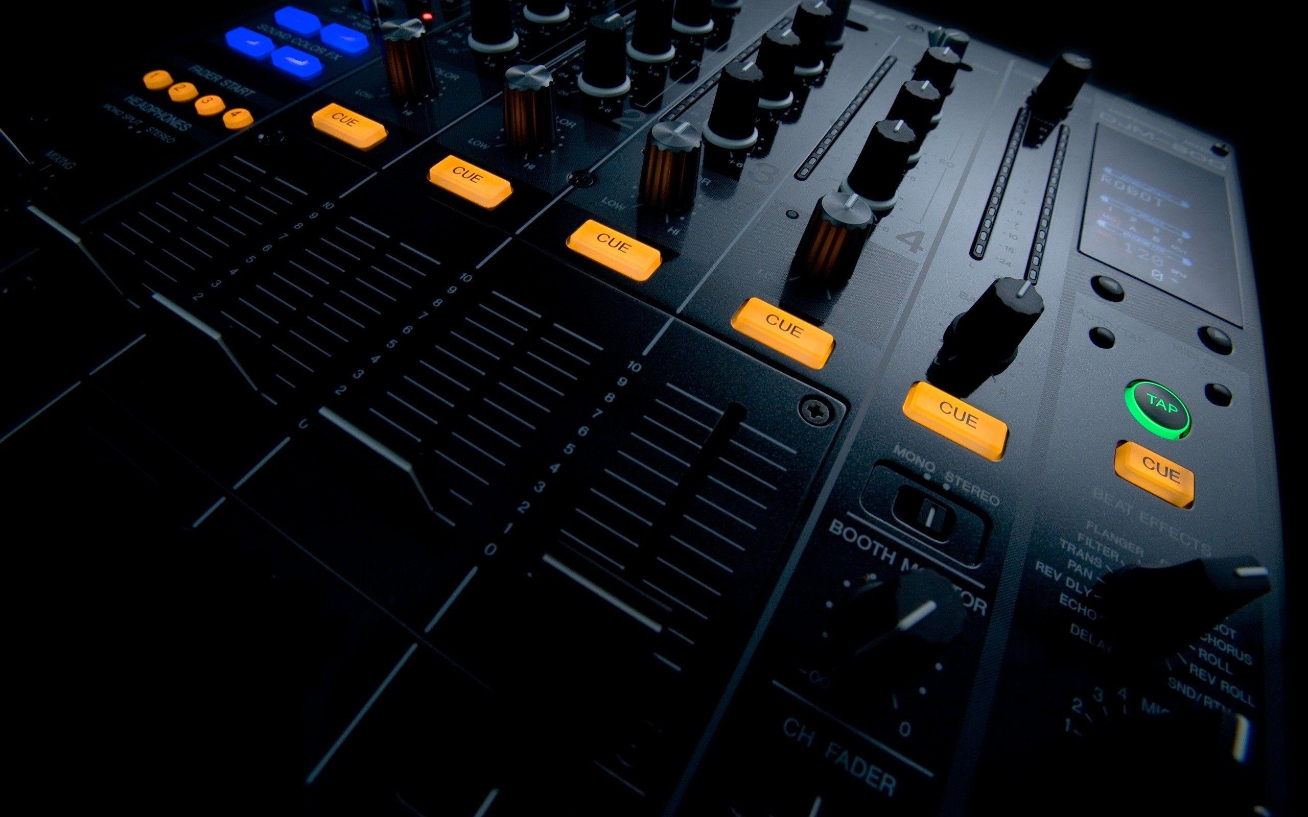 2560x1600 Nightlife Arabic DJ California. Music mixer, Mixer dj, Black music