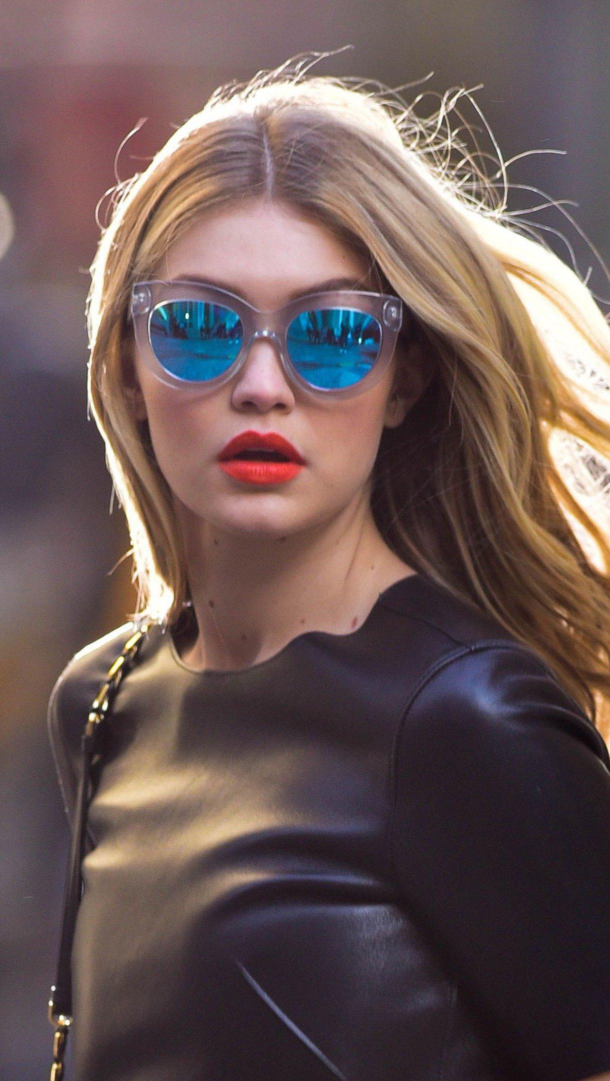 1220x2160 Gigi Hadid in New York Wallpaper 4k Ultra HD