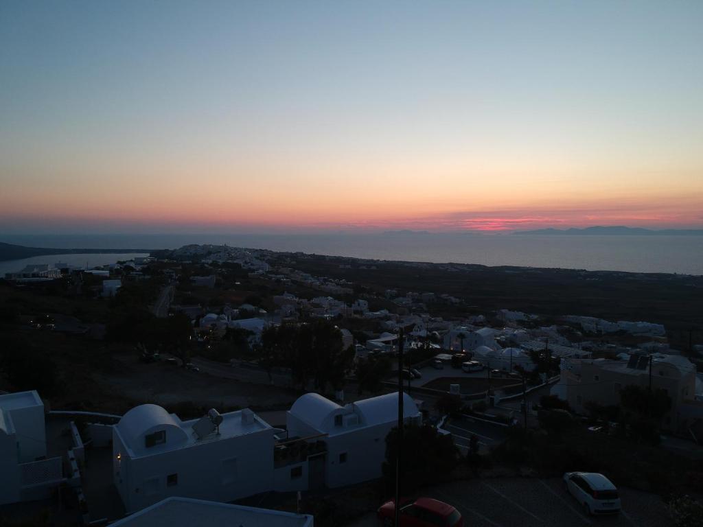 1024x768 Panorama Oia Apartments, Oia