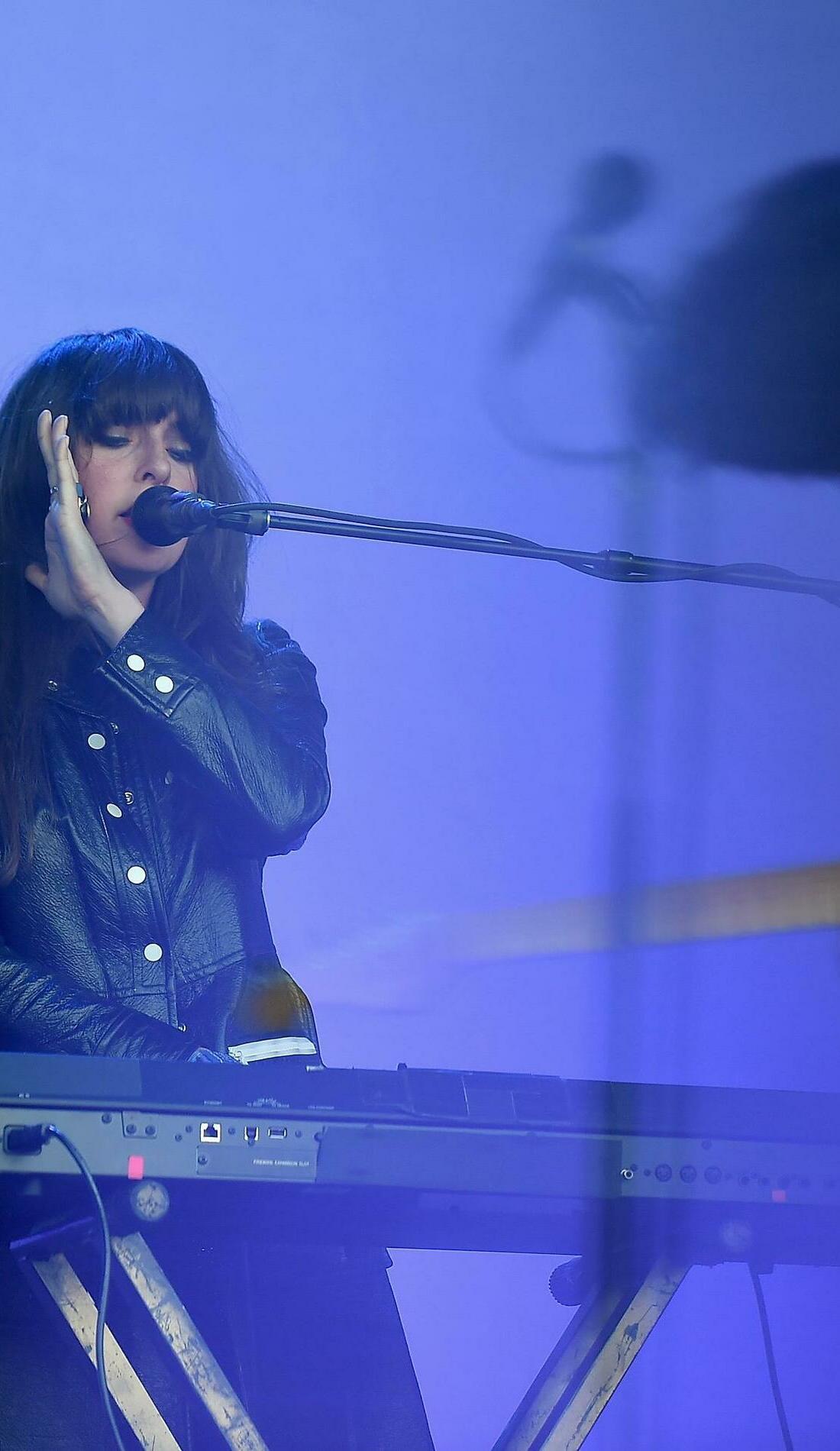 1100x1900 Beach House Tickets Beach House Concert Tour
