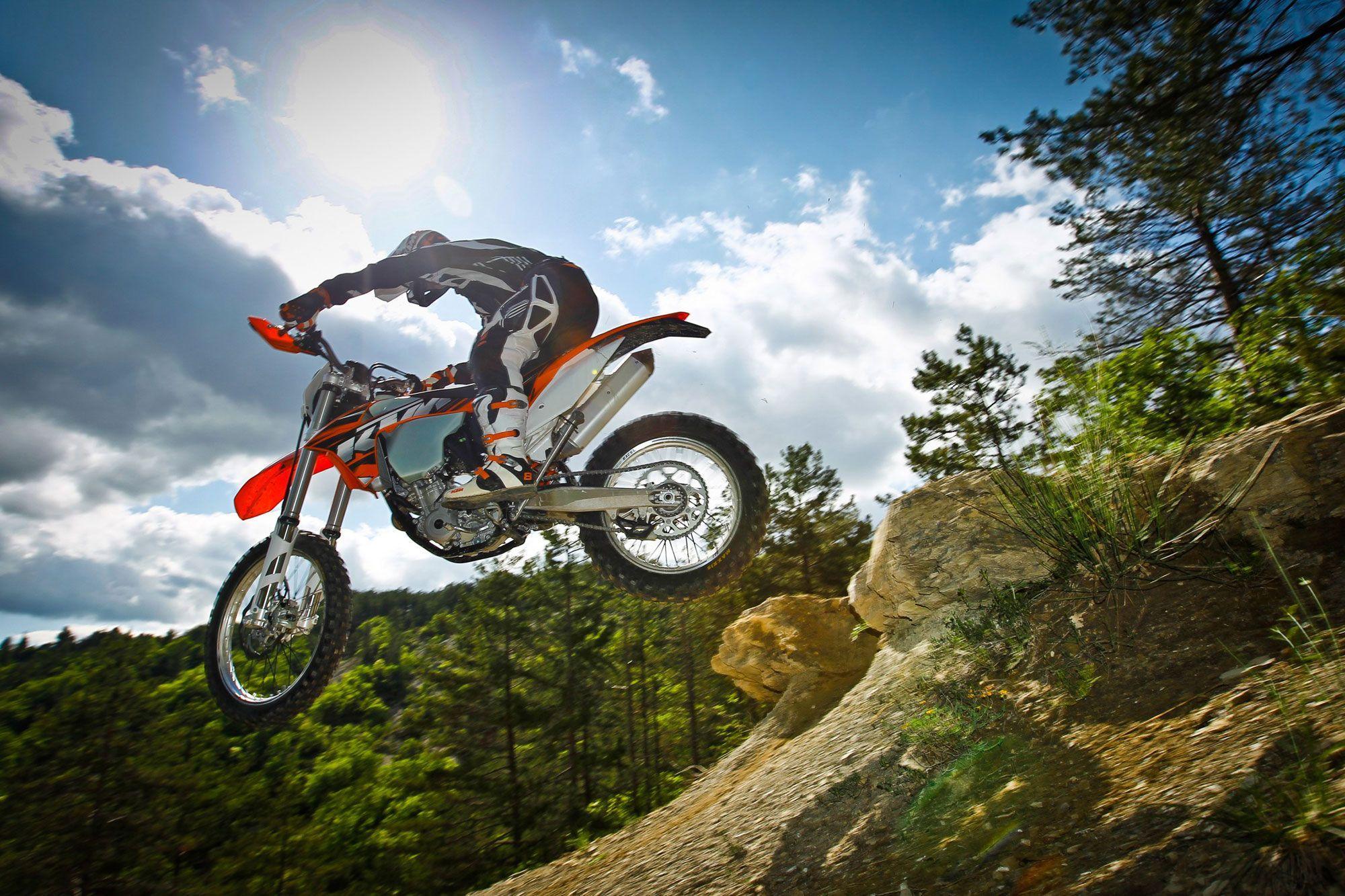 2000x1333 KTM 300 XC Wallpaper